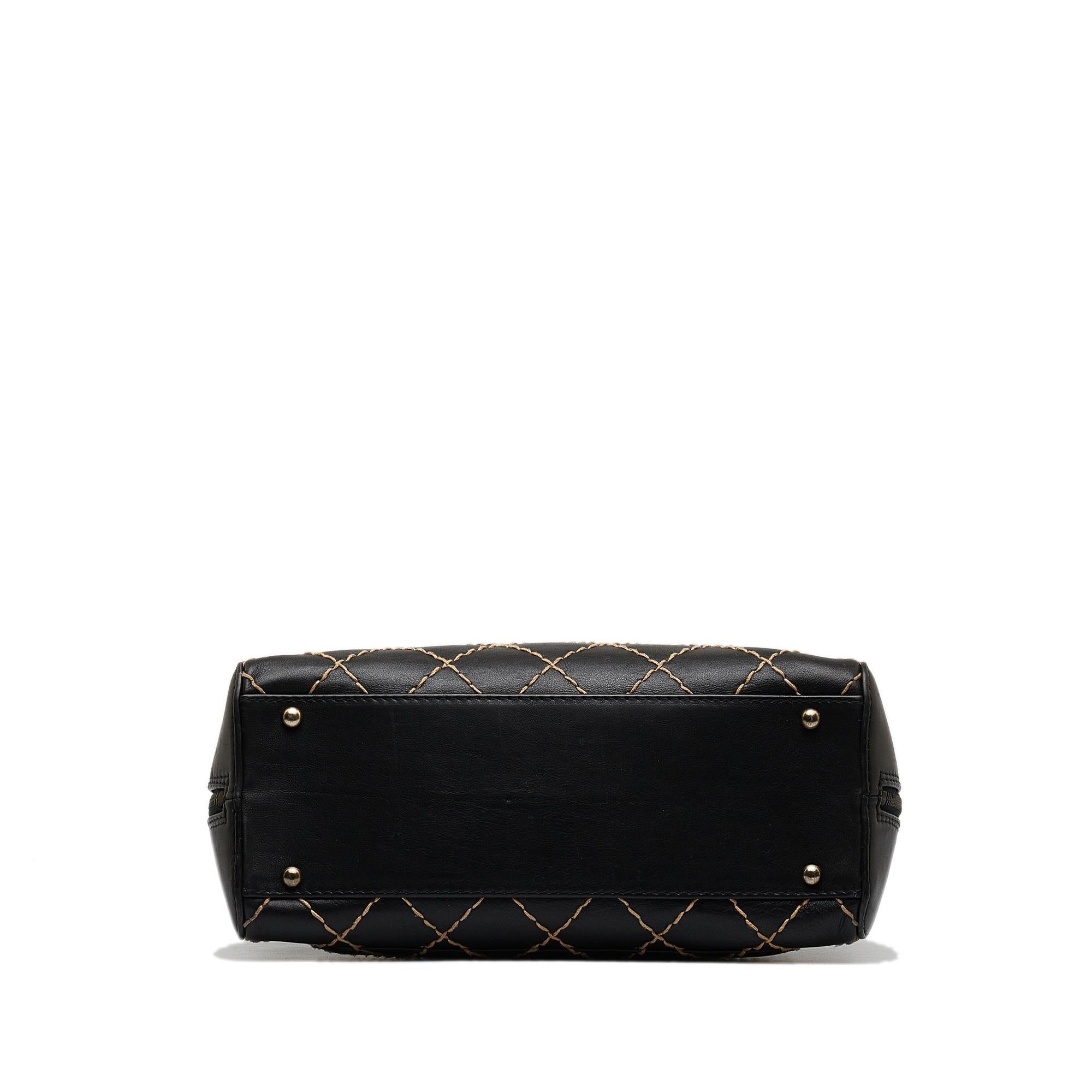 Chanel Cc Wild Stitch Handbag (SHG-fSzRiQ)