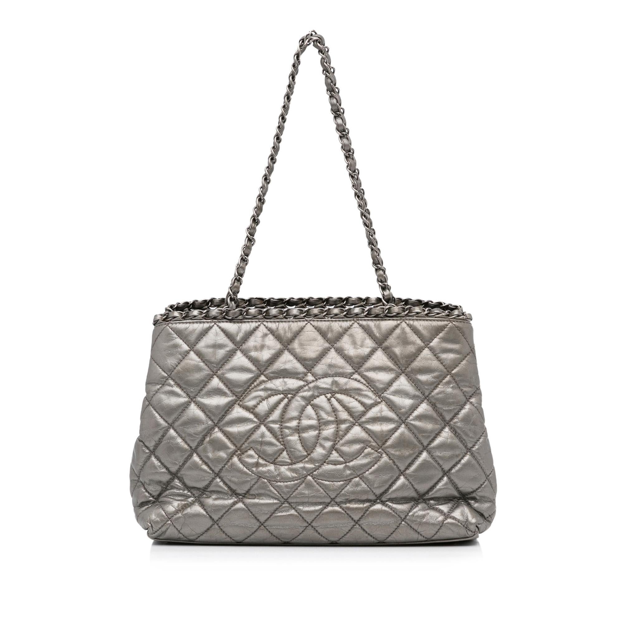 Chanel Chain Me Tote (SHG-XP5TtV)