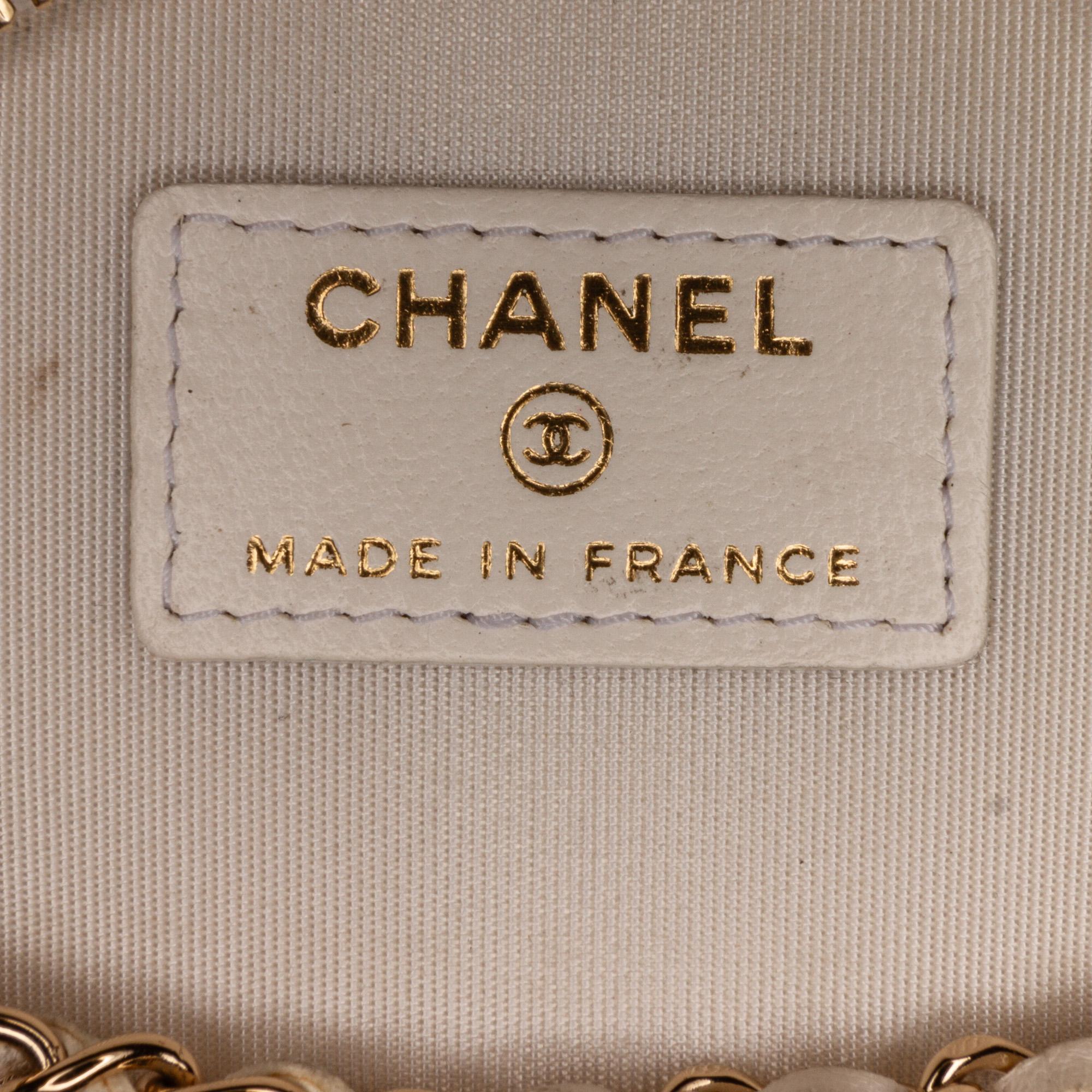 Chanel Chain and Charm Vanity Case (SHG-uYievW)