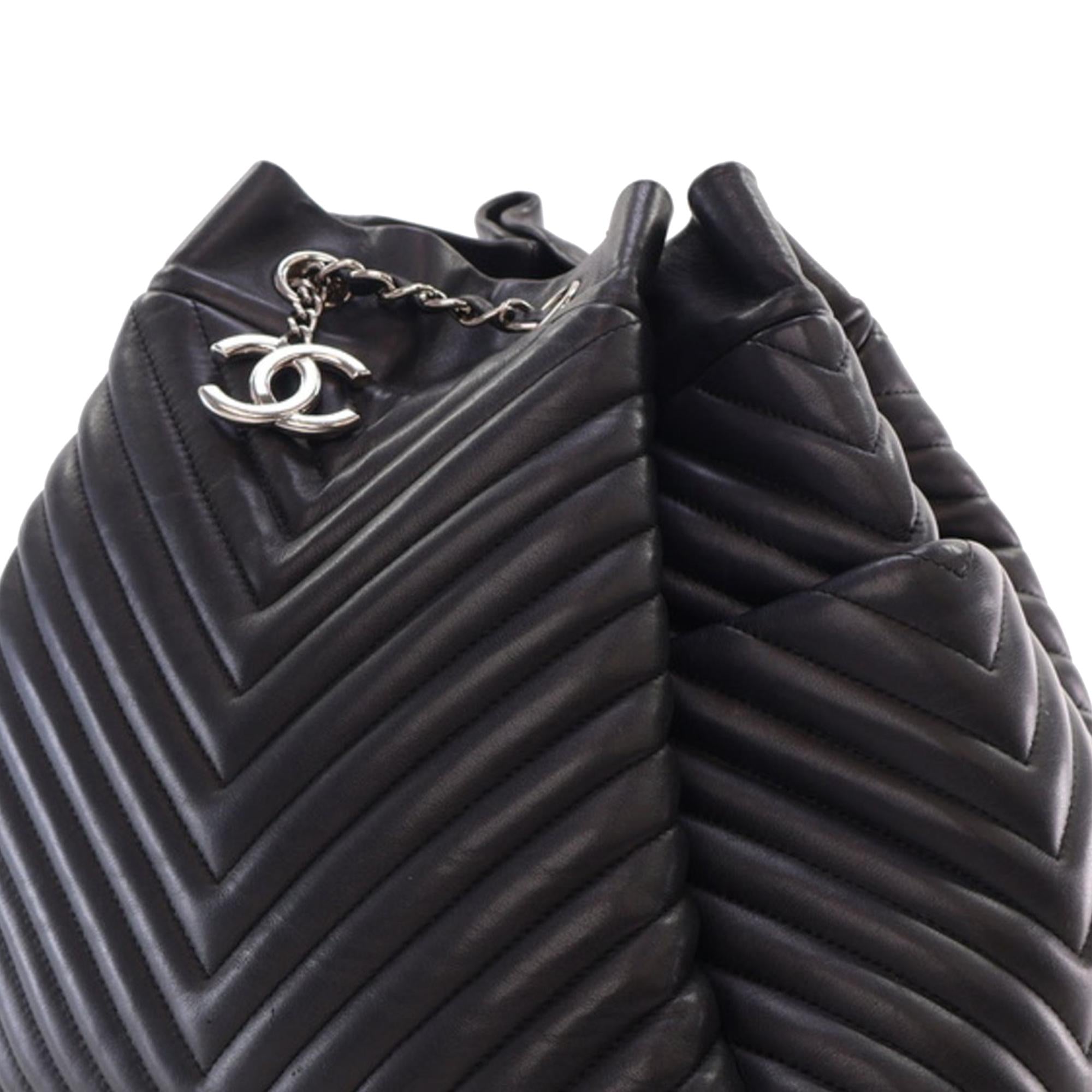 Chanel Chevron Calfskin Urban Spirit Bucket Bag (SHG-c8HyEg)