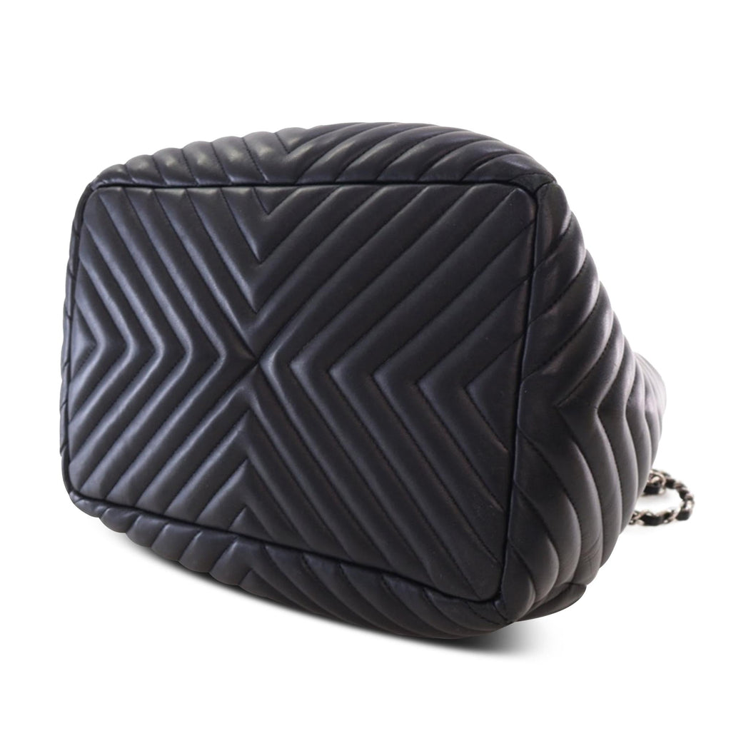 Chanel Chevron Calfskin Urban Spirit Bucket Bag (SHG-c8HyEg)