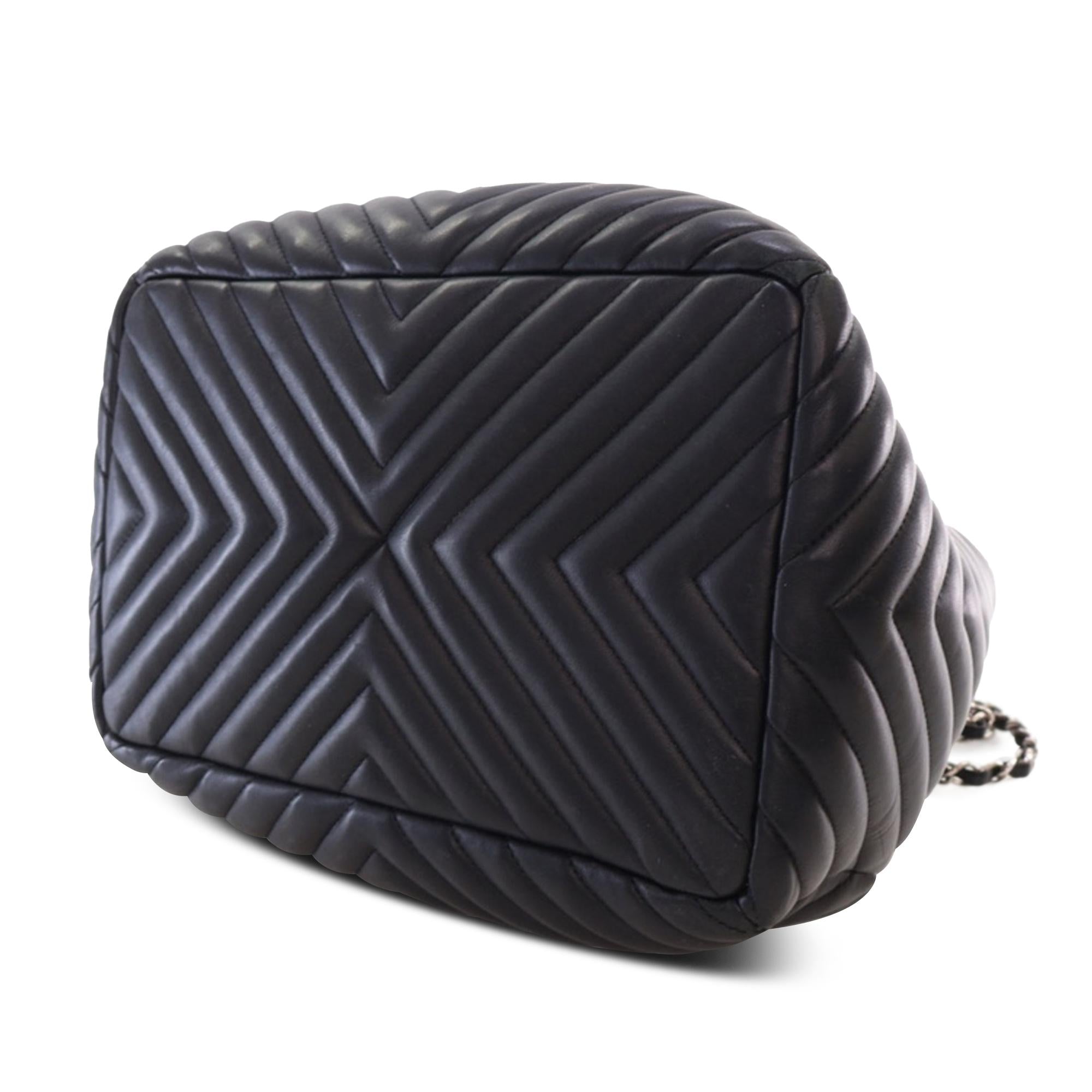 Chanel Chevron Calfskin Urban Spirit Bucket Bag (SHG-c8HyEg)