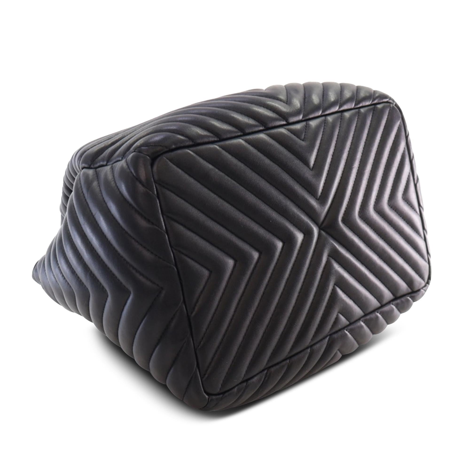 Chanel Chevron Calfskin Urban Spirit Bucket Bag (SHG-c8HyEg)