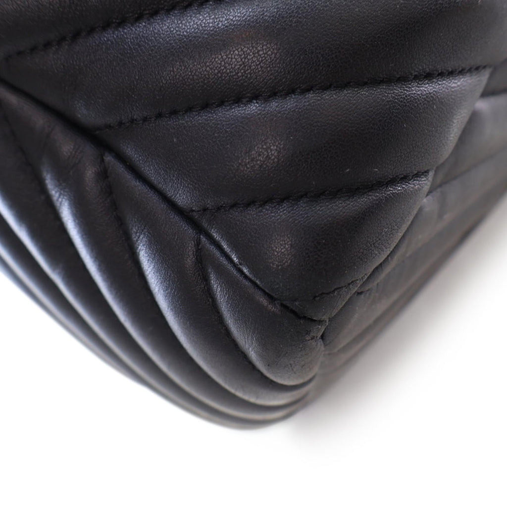 Chanel Chevron Calfskin Urban Spirit Bucket Bag (SHG-c8HyEg)