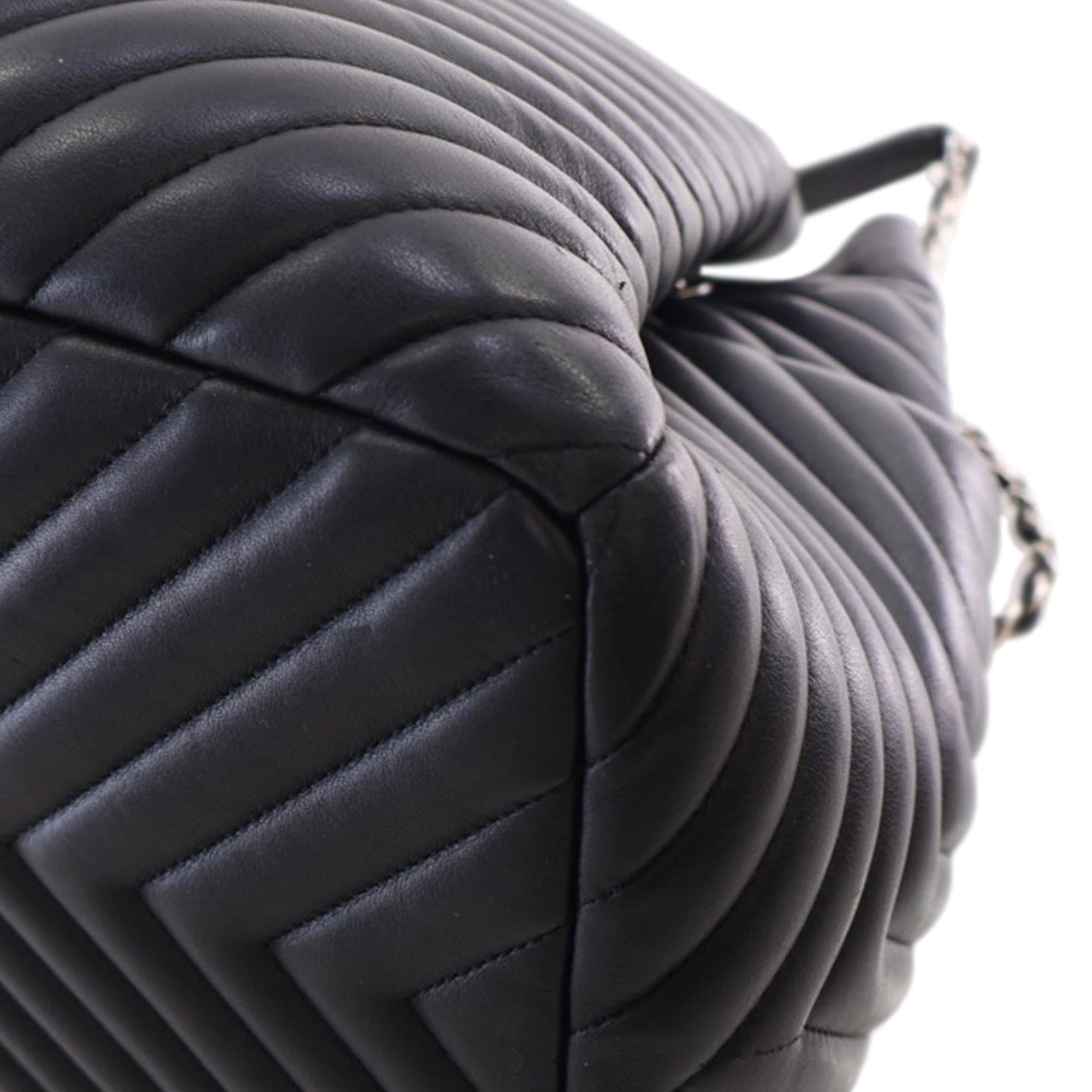Chanel Chevron Calfskin Urban Spirit Bucket Bag (SHG-c8HyEg)