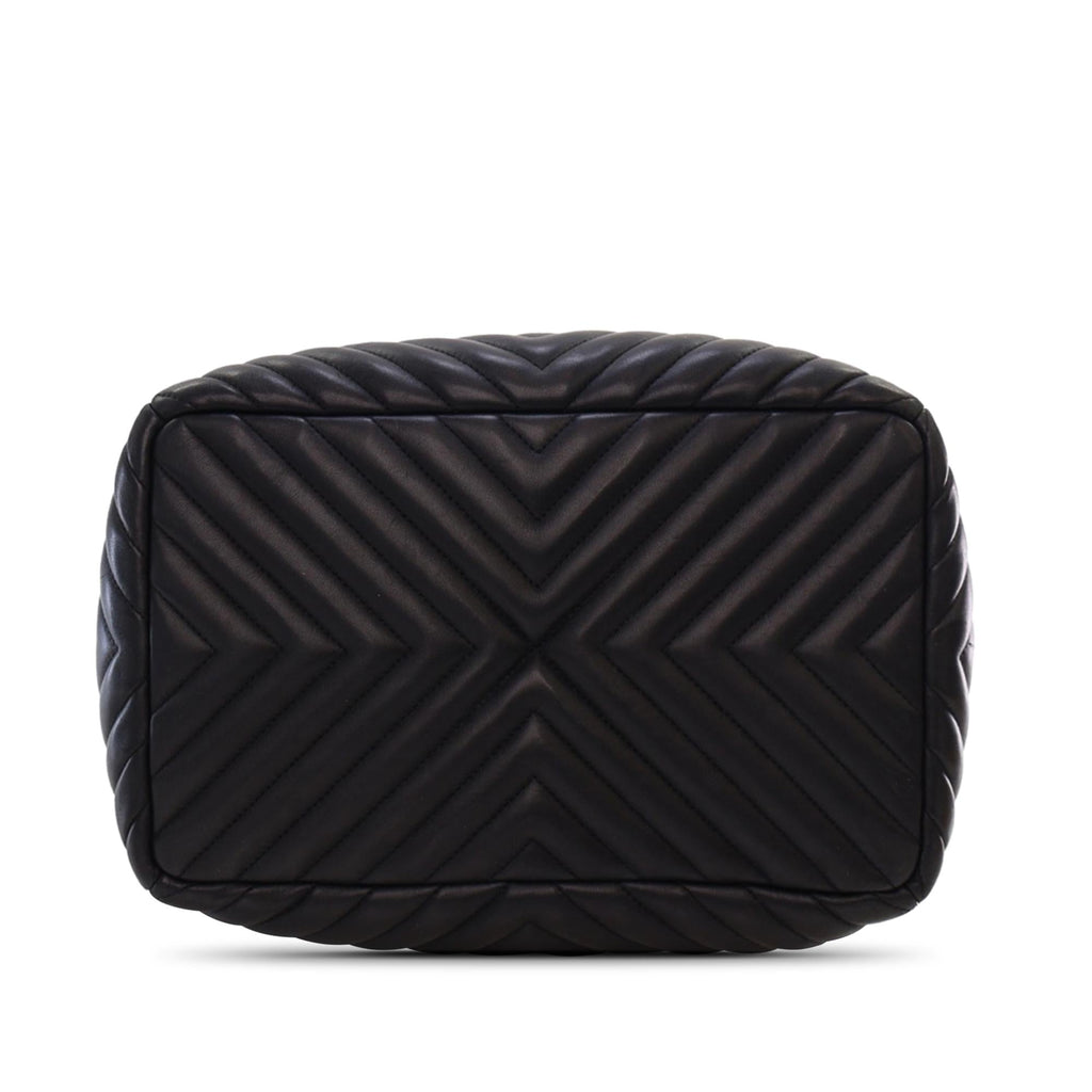 Chanel Chevron Calfskin Urban Spirit Bucket Bag (SHG-Fev4j8)