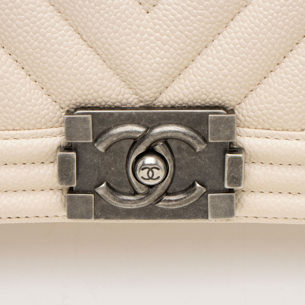 Chanel Chevron Caviar Leather Old Medium Boy Bag (SHF-00KAcN)