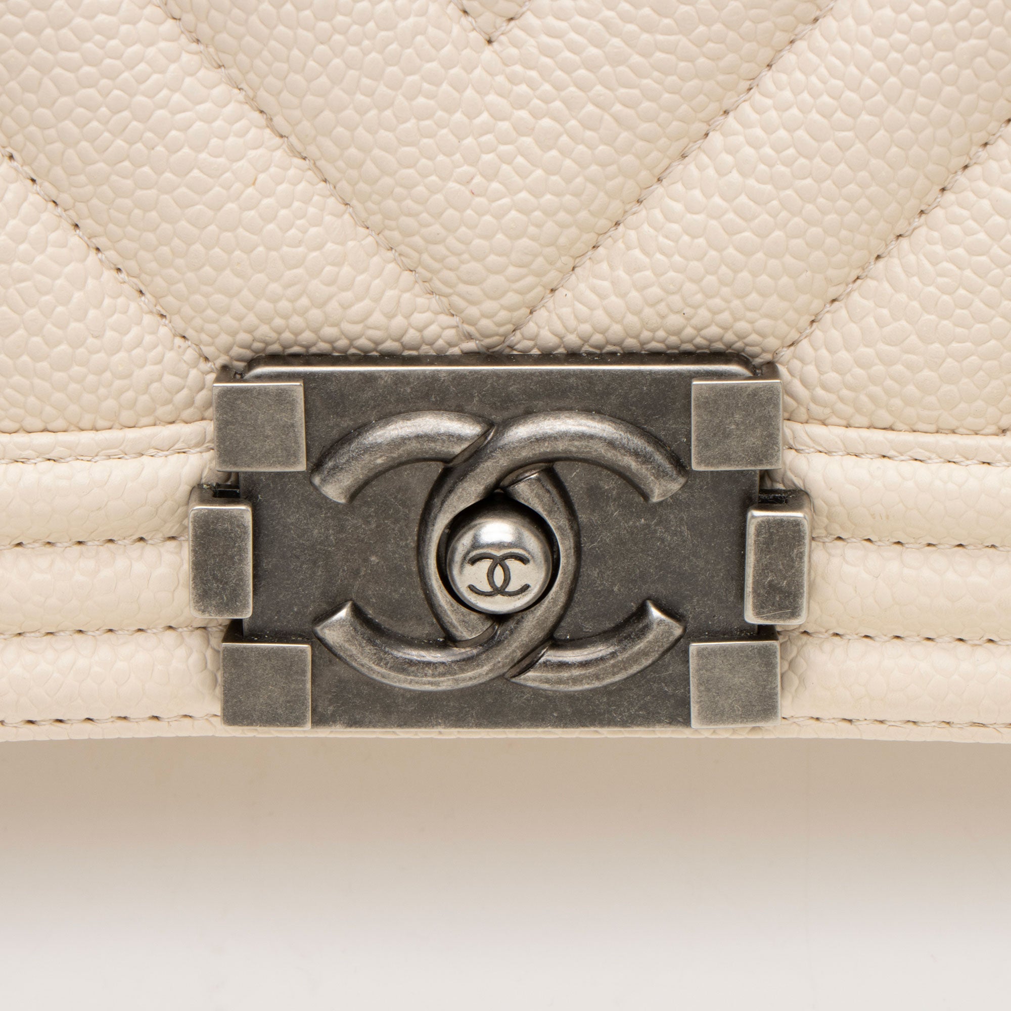 Chanel Chevron Caviar Leather Old Medium Boy Bag (SHF-00KAcN)