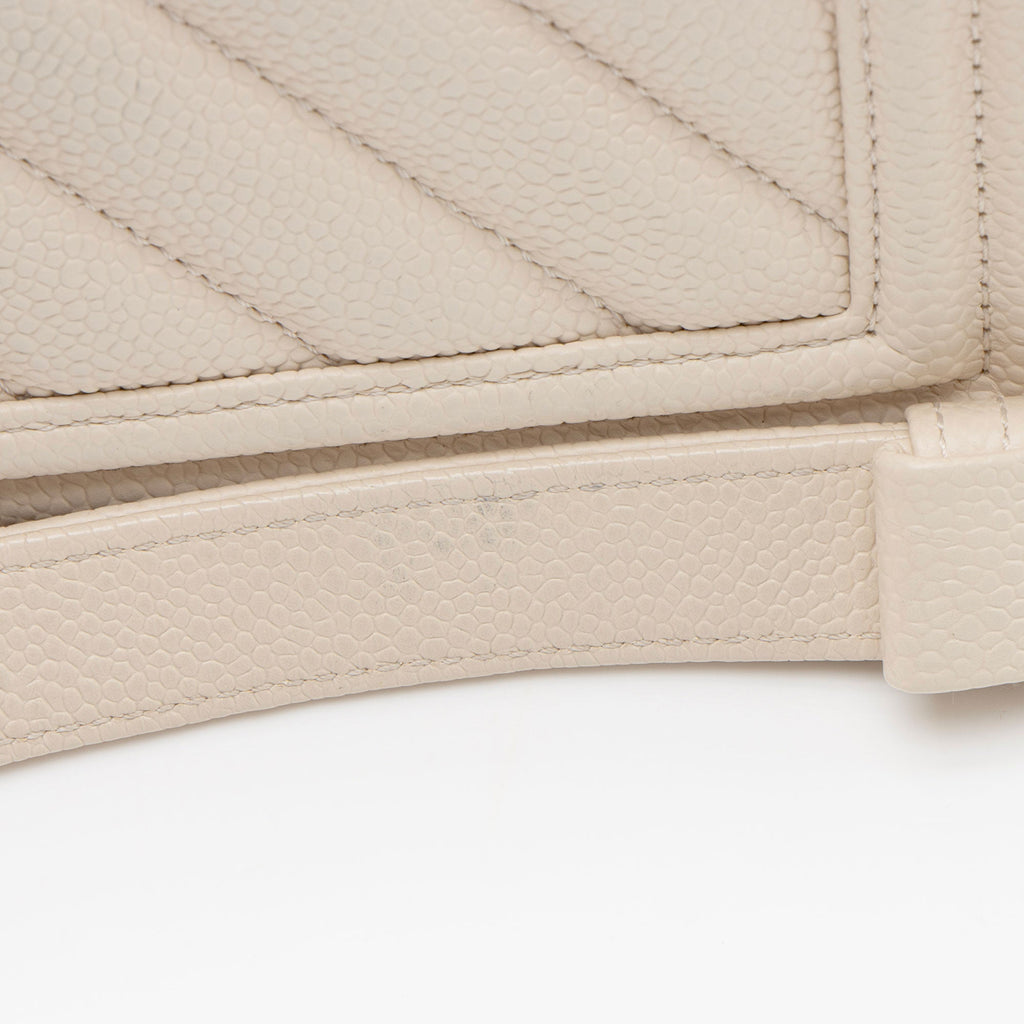 Chanel Chevron Caviar Leather Old Medium Boy Bag (SHF-00KAcN)