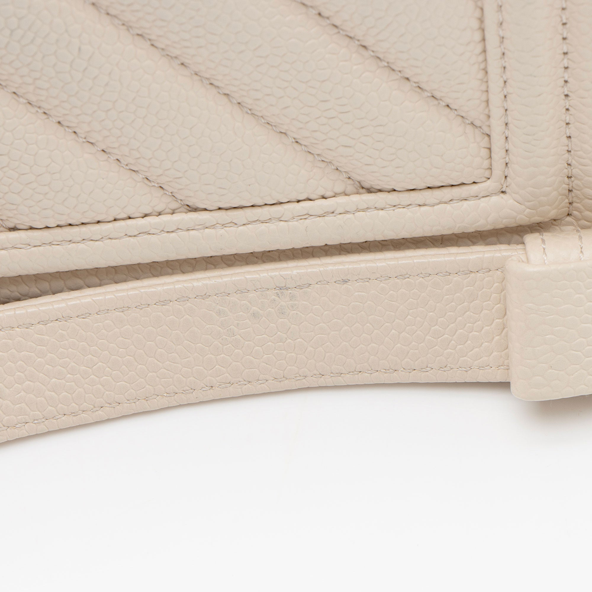 Chanel Chevron Caviar Leather Old Medium Boy Bag (SHF-00KAcN)