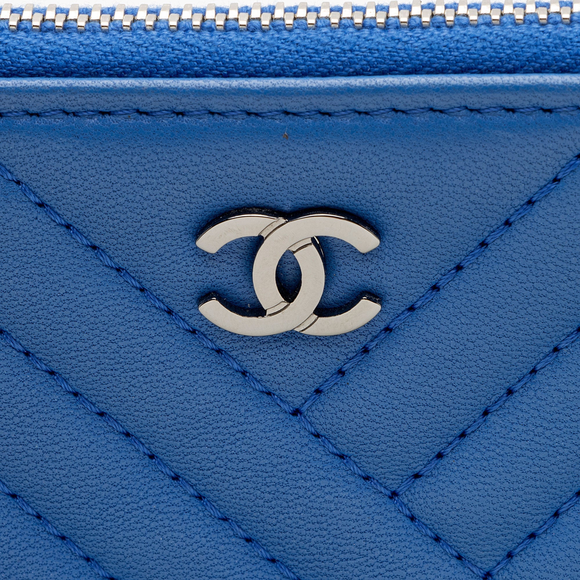 Chanel Chevron Lambskin Large O-Case (SHF-xDcooa)