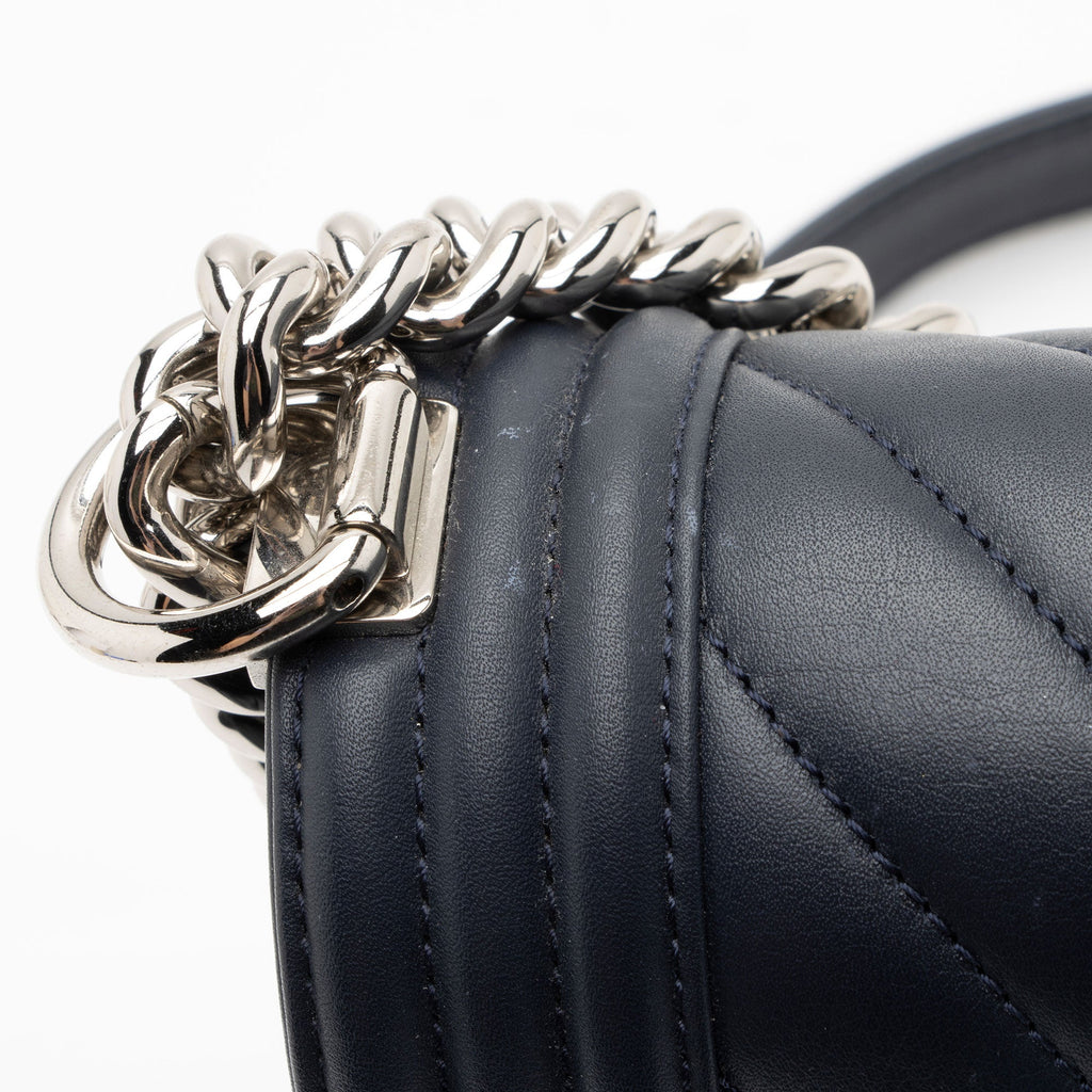 Chanel Chevron Lambskin New Medium Boy Bag (SHF-SYvI5N)