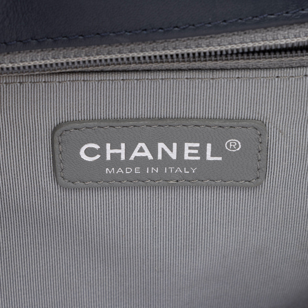 Chanel Chevron Lambskin New Medium Boy Bag (SHF-SYvI5N)