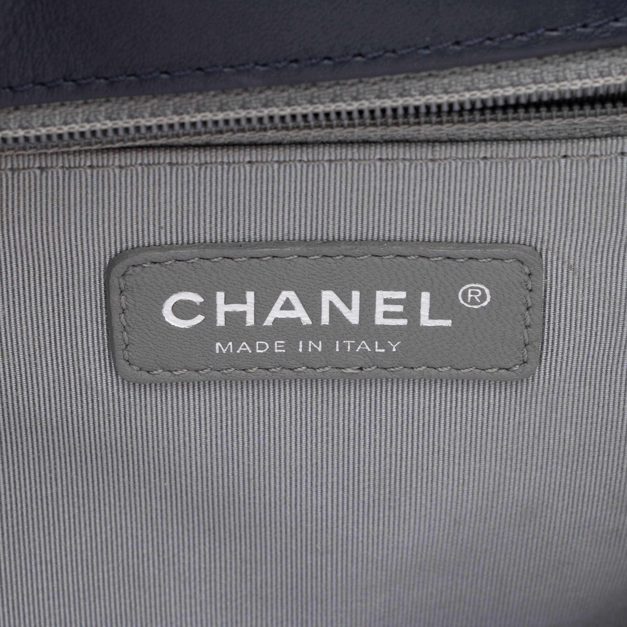 Chanel Chevron Lambskin New Medium Boy Bag (SHF-SYvI5N)