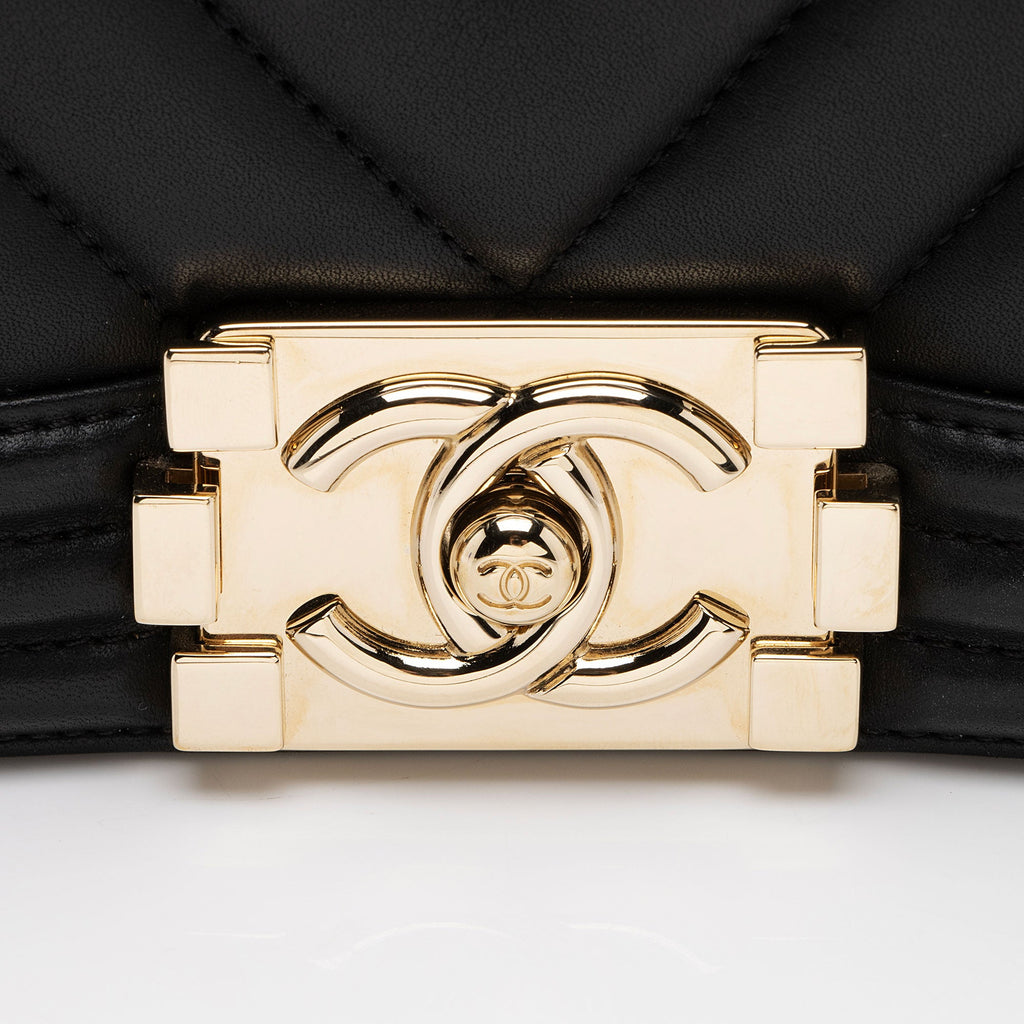 Chanel Chevron Lambskin New Medium Boy Bag (SHF-KOMM25)