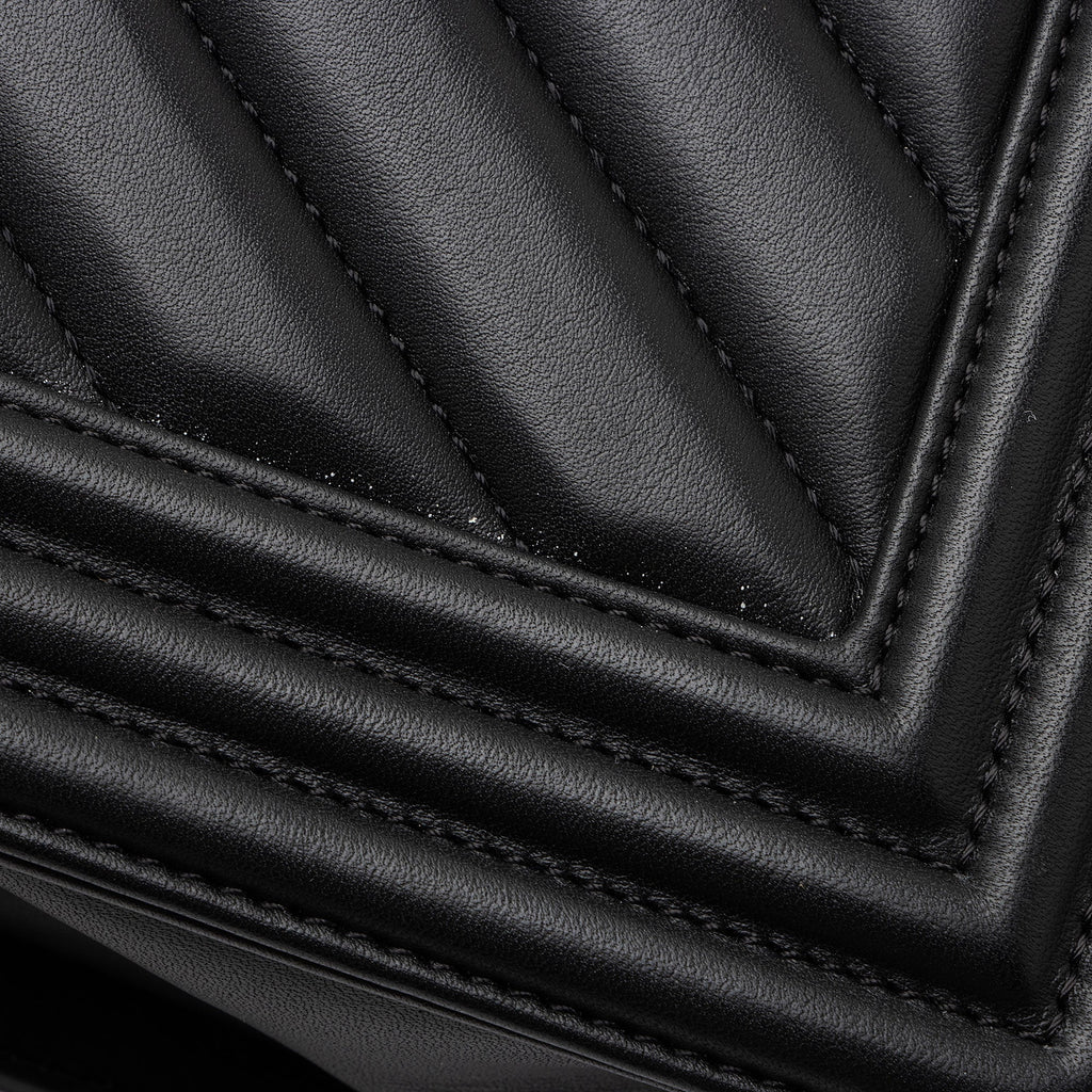 Chanel Chevron Lambskin New Medium Boy Bag (SHF-KOMM25)