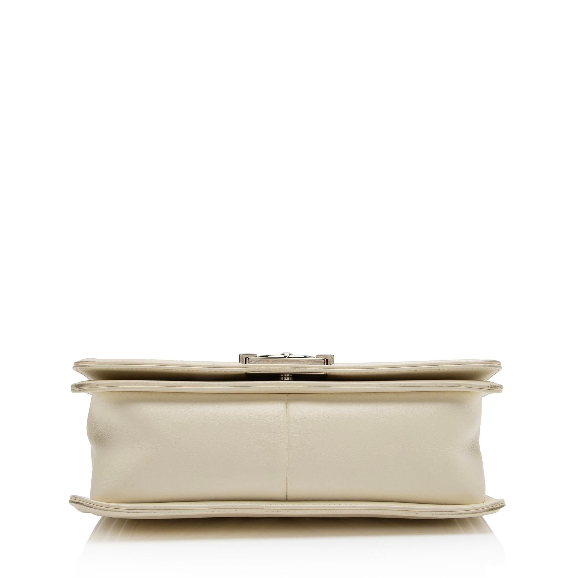 Chanel Chevron Lambskin Old Medium Boy Bag (SHF-Dmy3Qd)