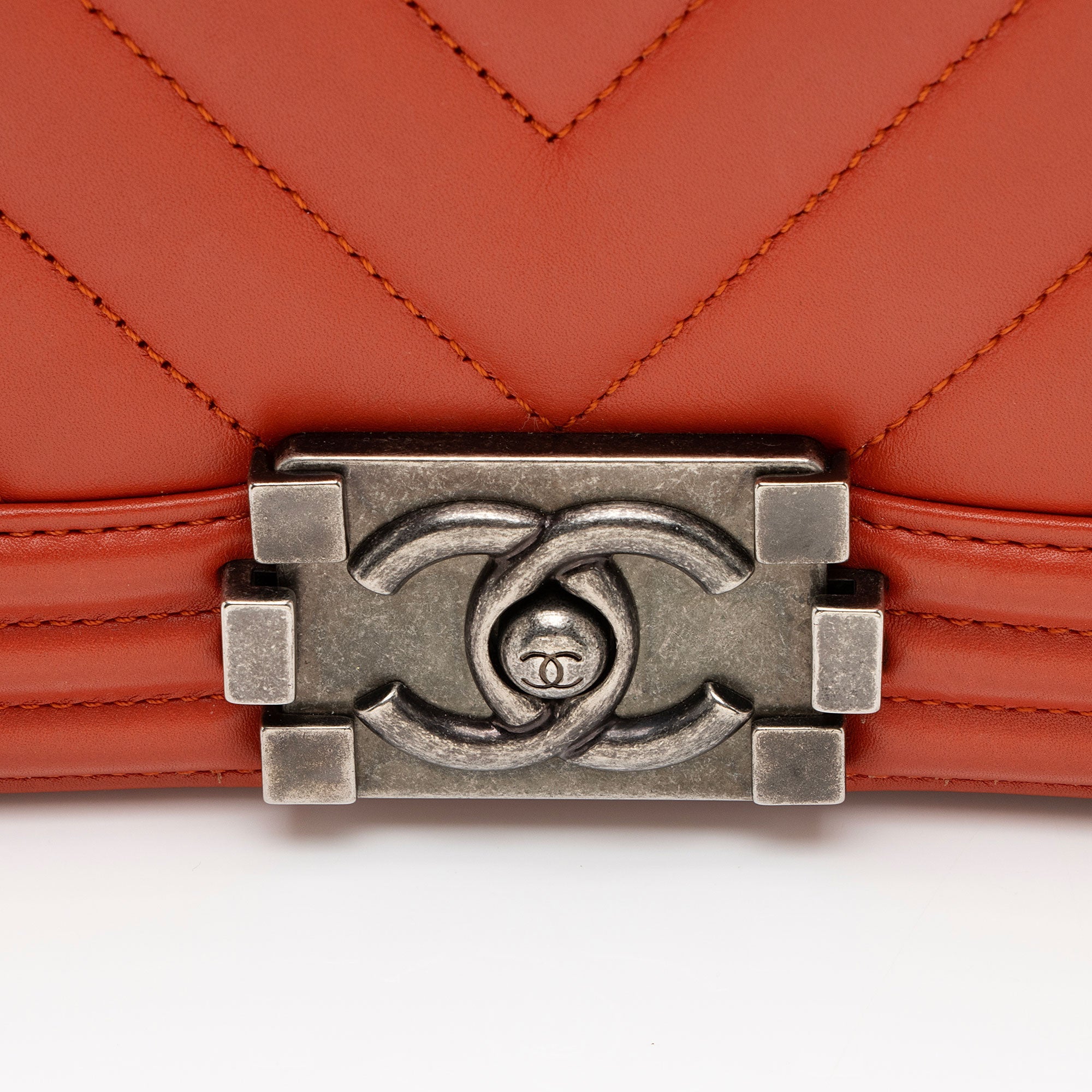Chanel Chevron Lambskin Old Medium Boy Bag (SHF-ve5YS5)
