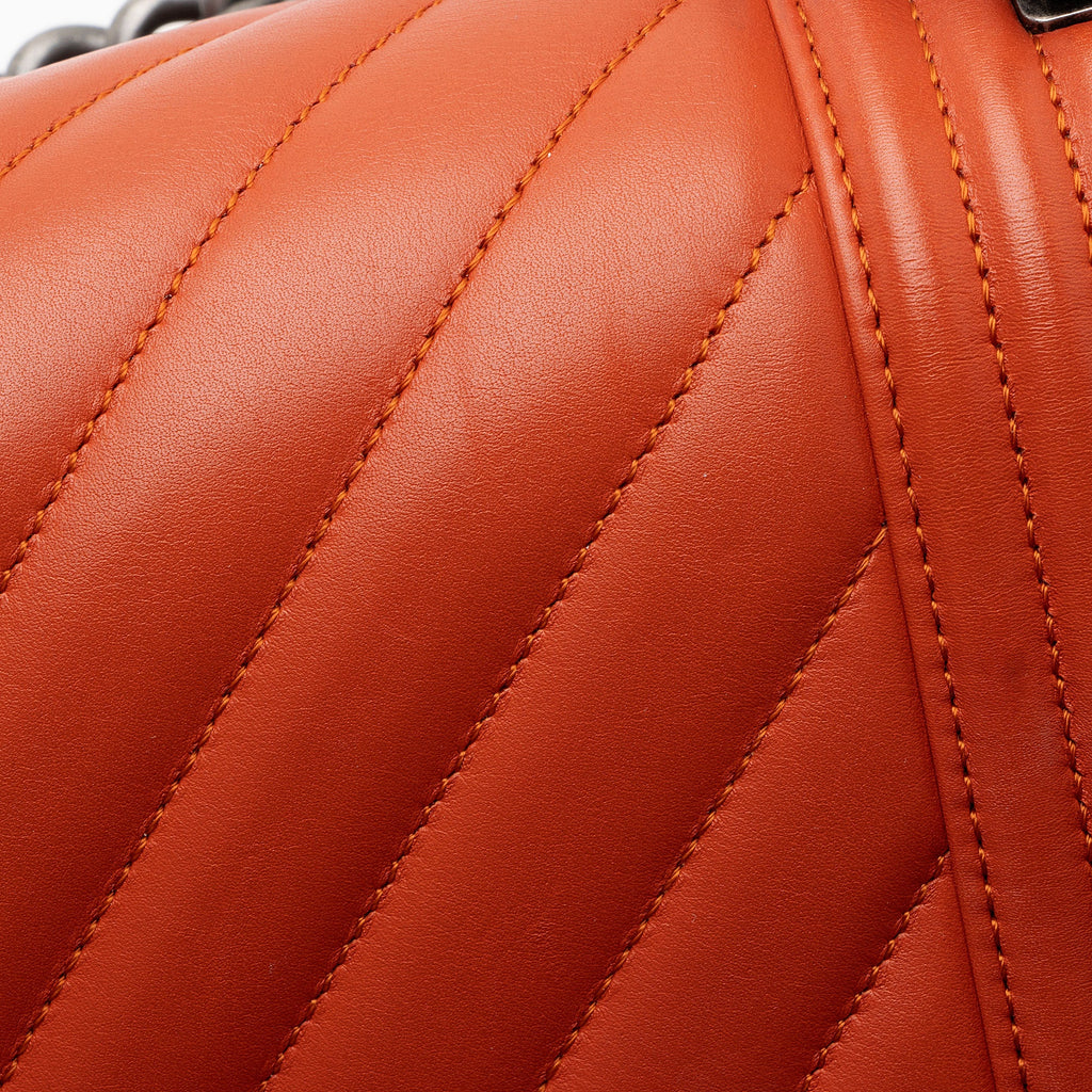 Chanel Chevron Lambskin Old Medium Boy Bag (SHF-ve5YS5)