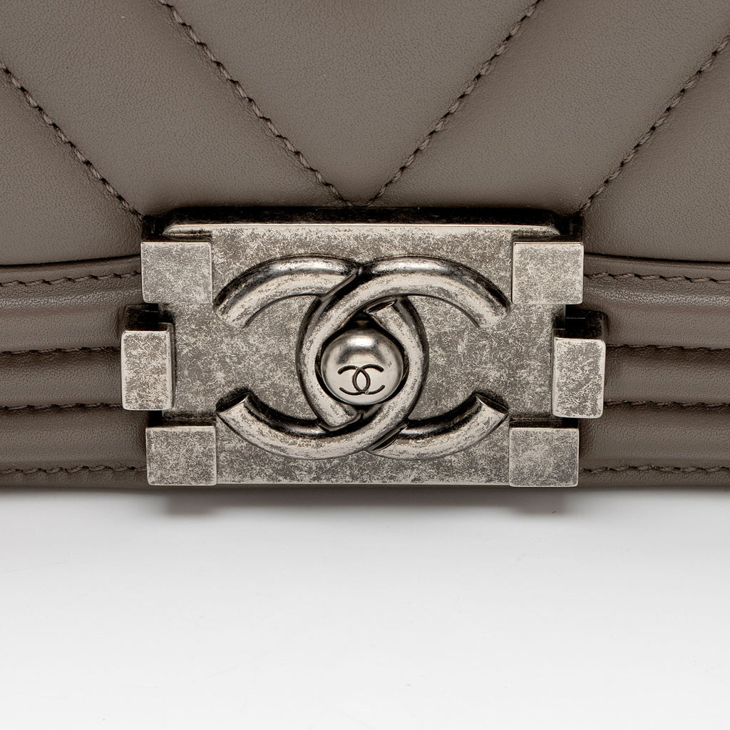 Chanel Chevron Lambskin Old Medium Boy Bag (SHF-fEUBkq)