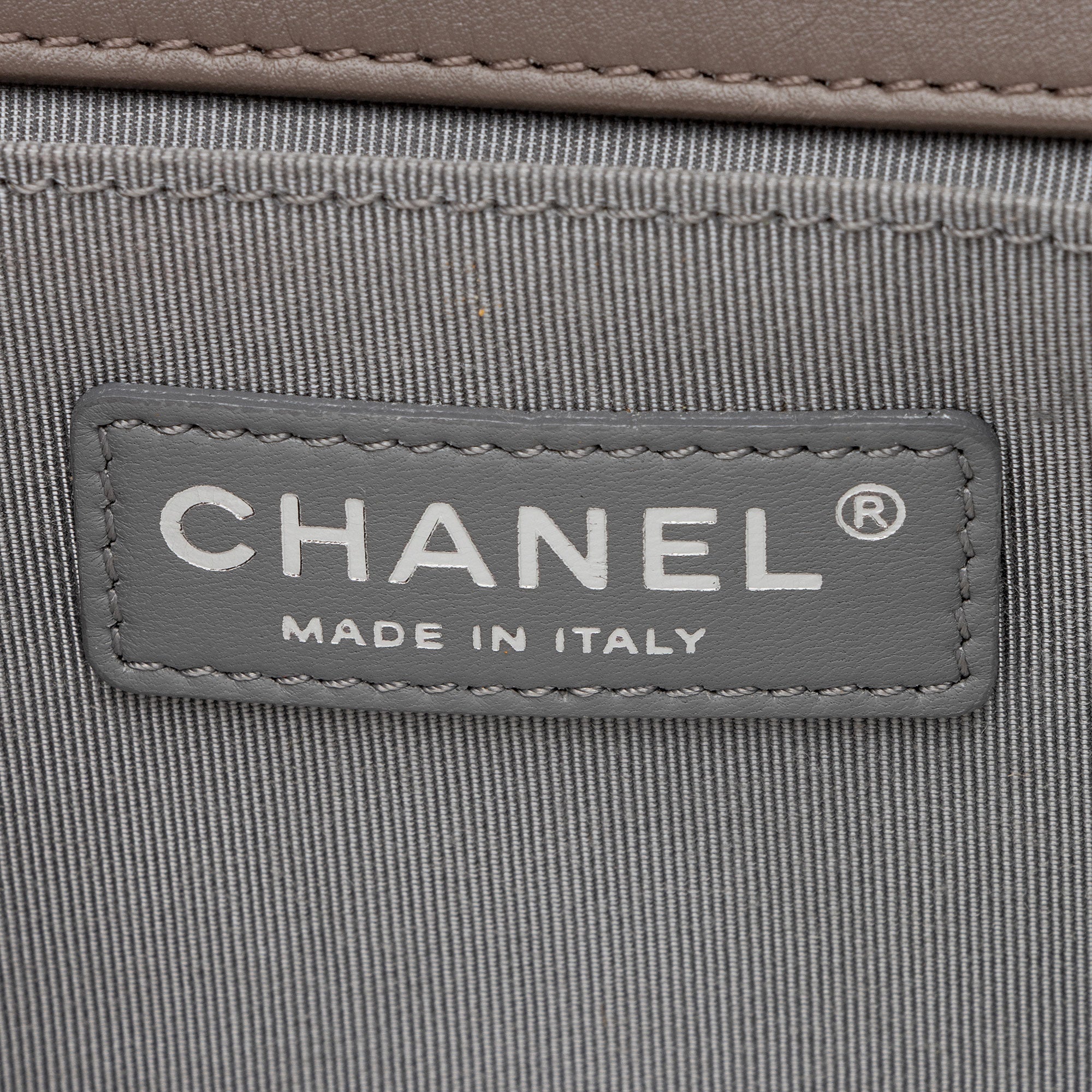 Chanel Chevron Lambskin Old Medium Boy Bag (SHF-fEUBkq)