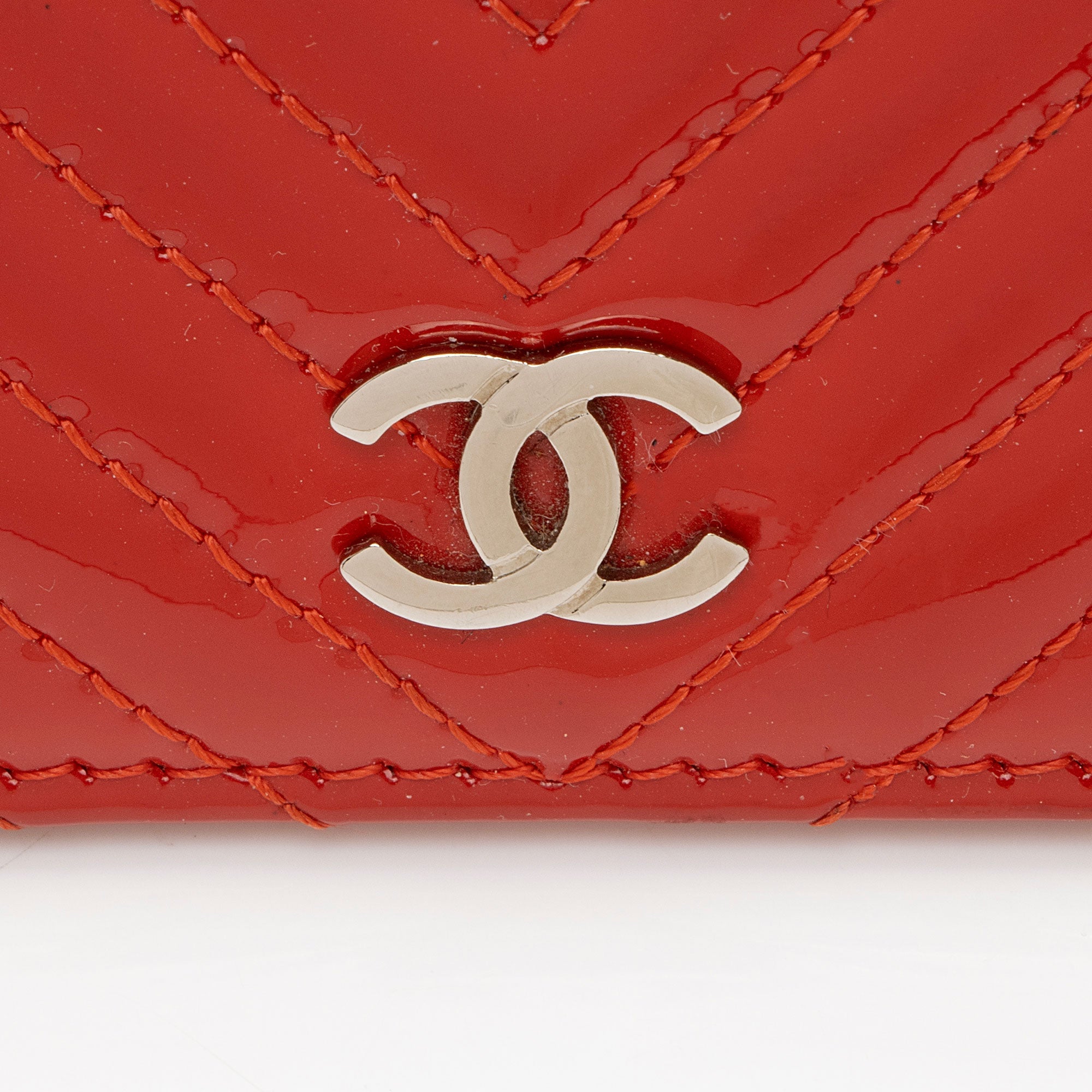 Chanel Chevron Patent Leather Yen Wallet (SHF-dr7rcl)