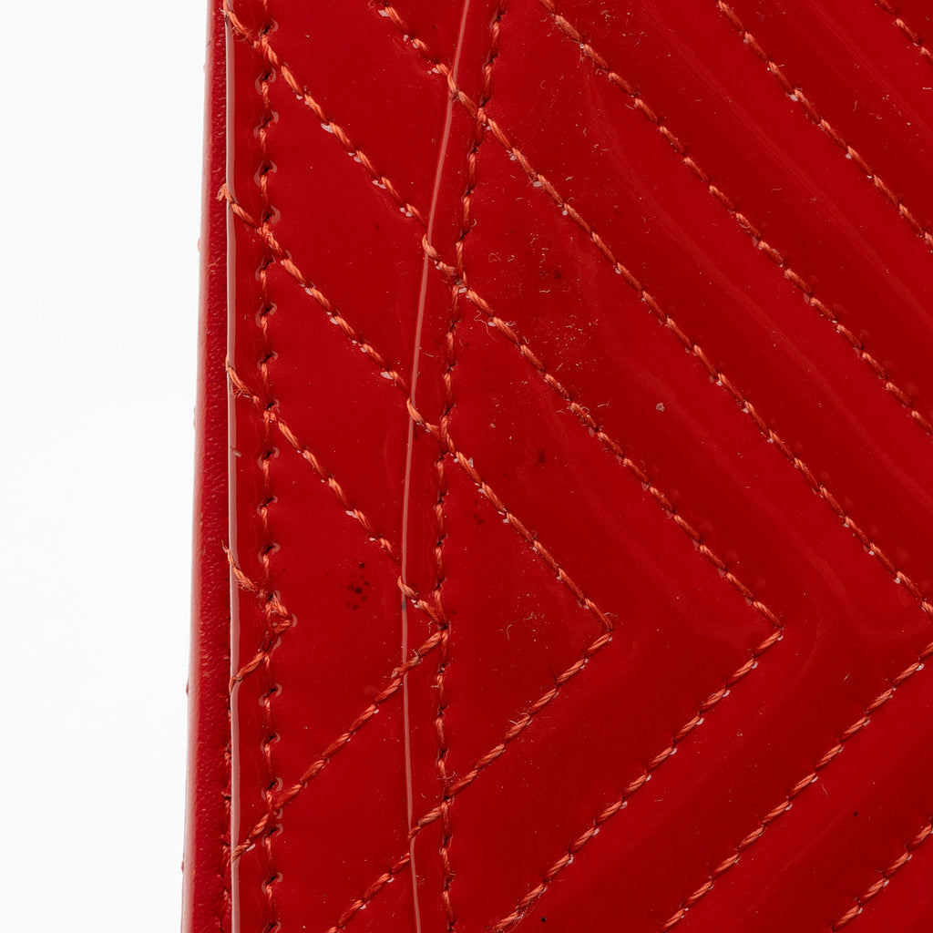 Chanel Chevron Patent Leather Yen Wallet (SHF-dr7rcl)