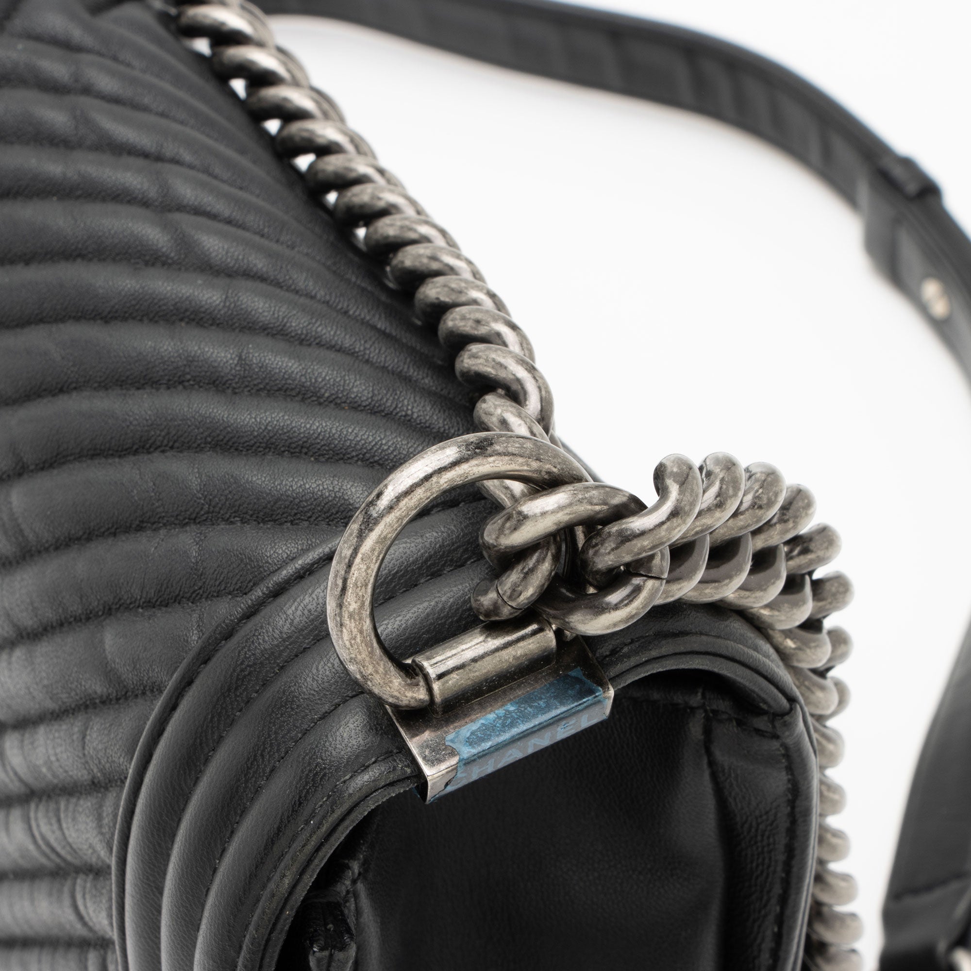 Chanel Chevron Wrinkled Lambskin New Medium Boy Bag (SHF-rjzaUj)