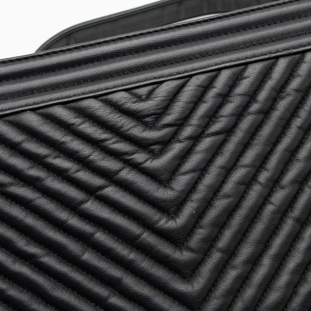 Chanel Chevron Wrinkled Lambskin New Medium Boy Bag (SHF-rjzaUj)