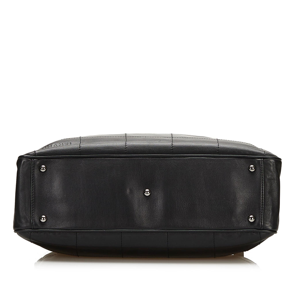 Chanel Chocolate Bar Leather Handbag (SHG-35793)