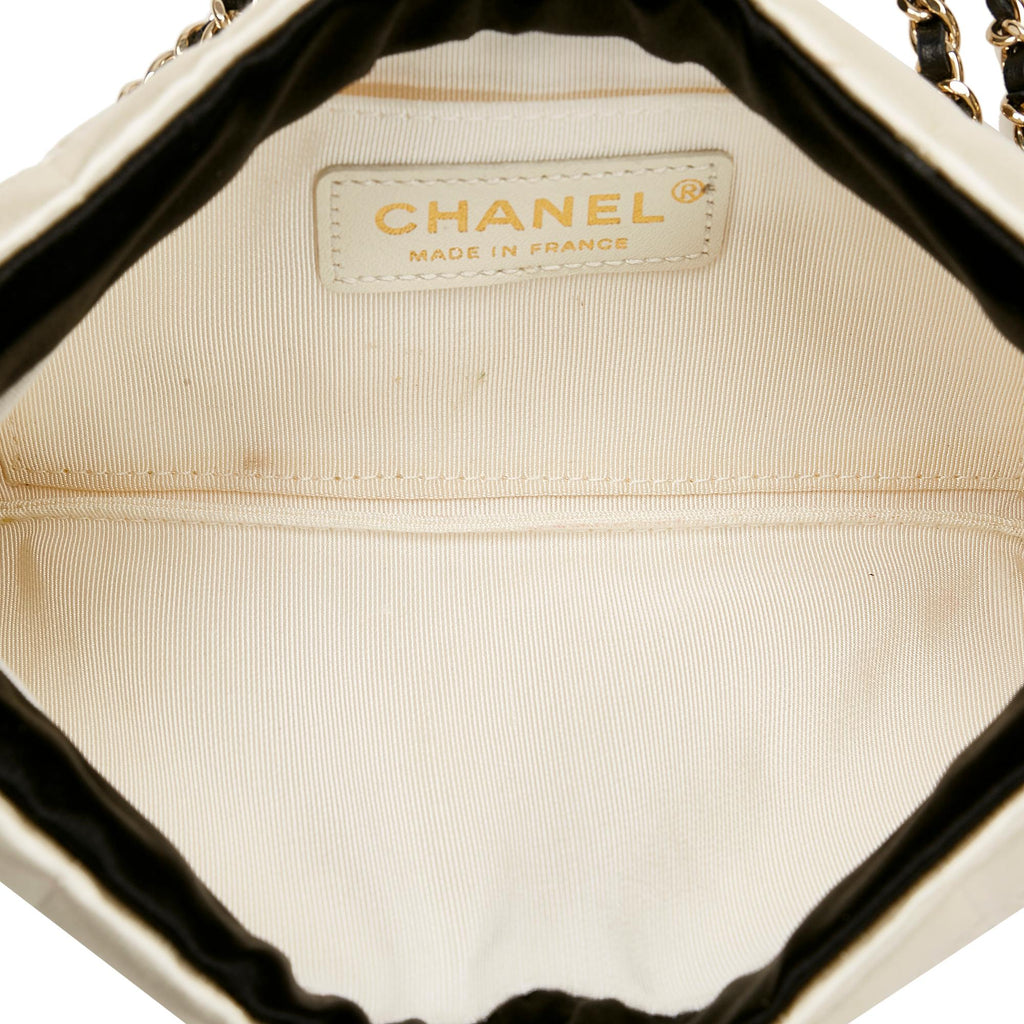 Chanel Chocolate Bar Satin Shoulder Bag (SHG-ByUsCX)