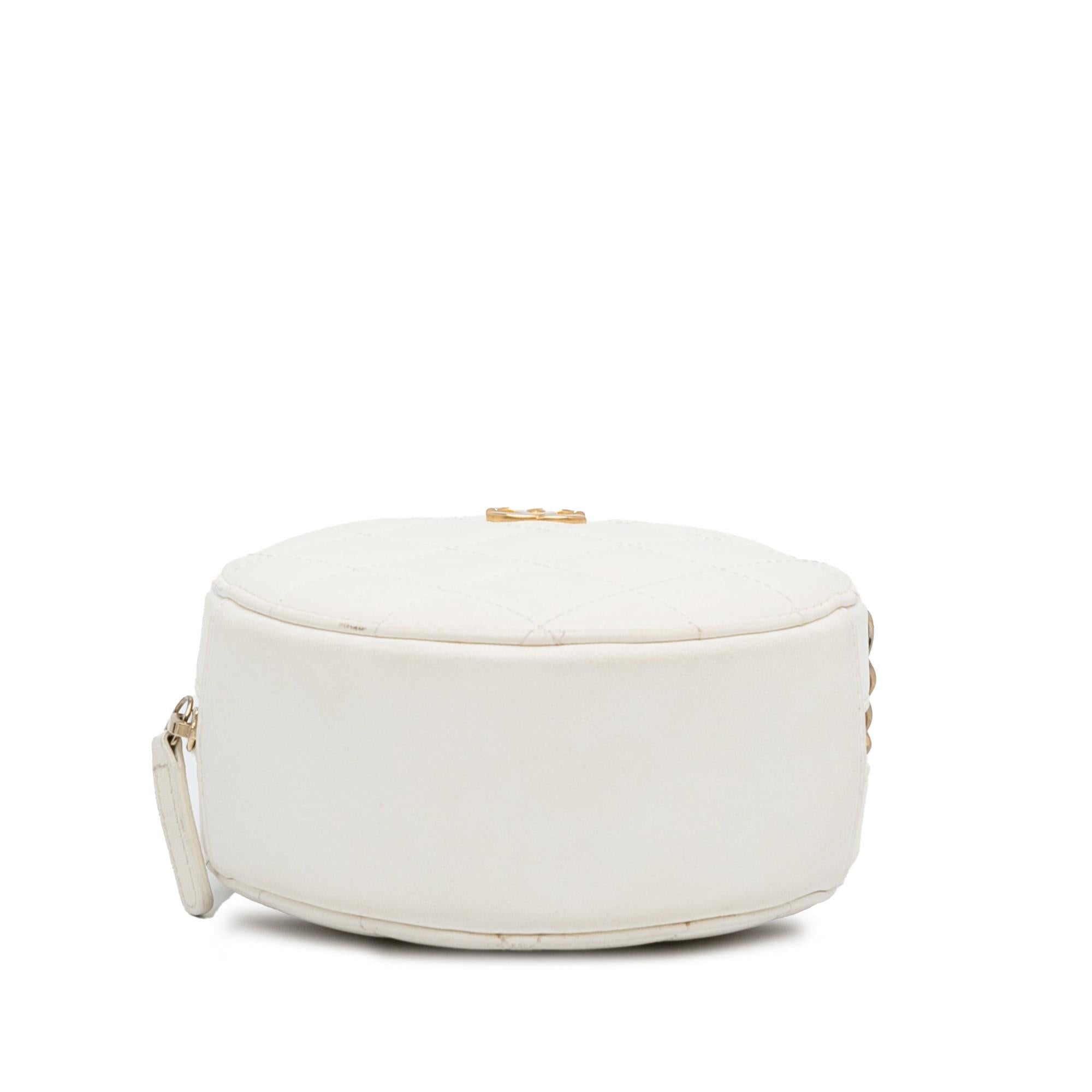 Chanel Classic Lambskin Round Crossbody (SHG-JyweQg)