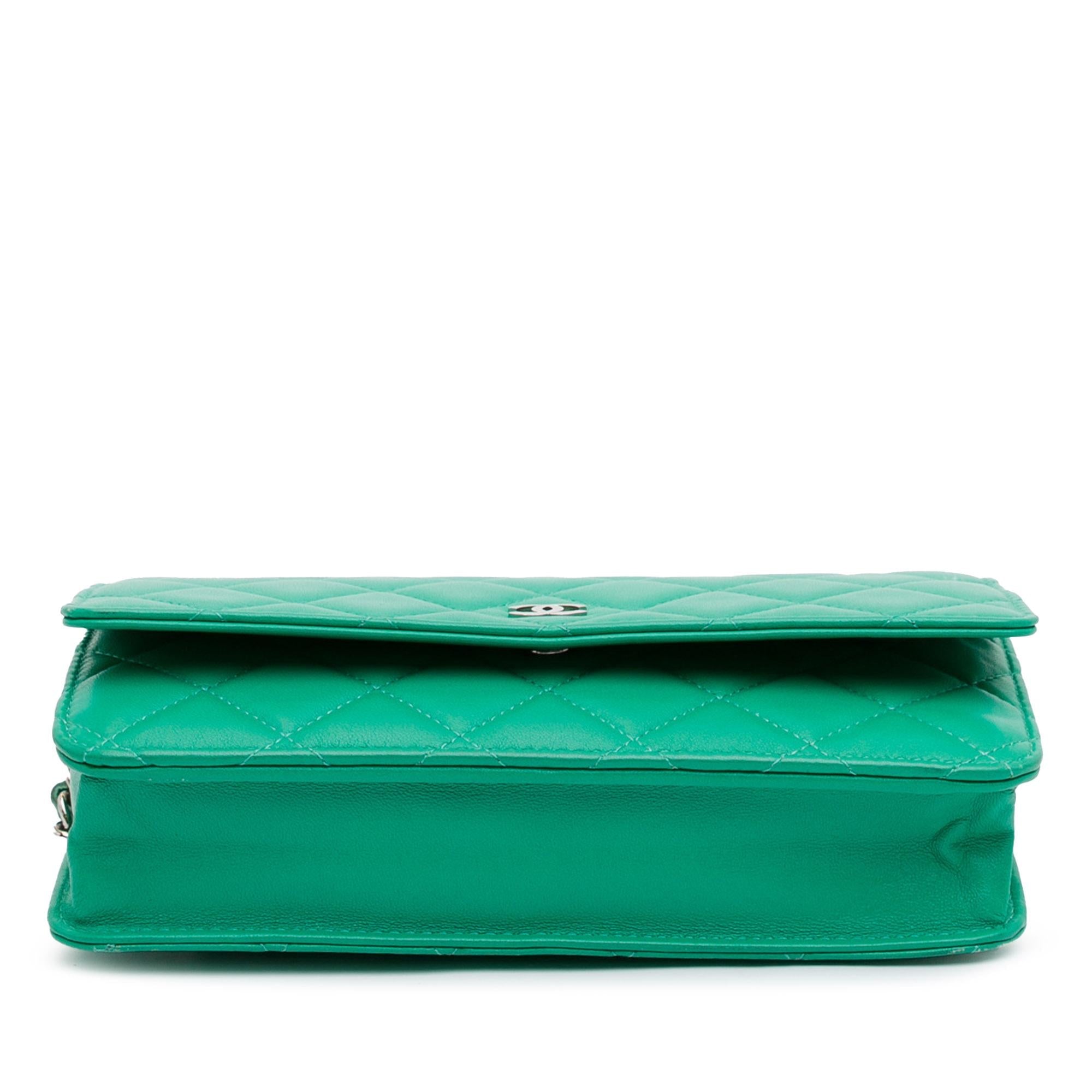 Chanel Classic Lambskin Wallet on Chain (SHG-btLSIe)