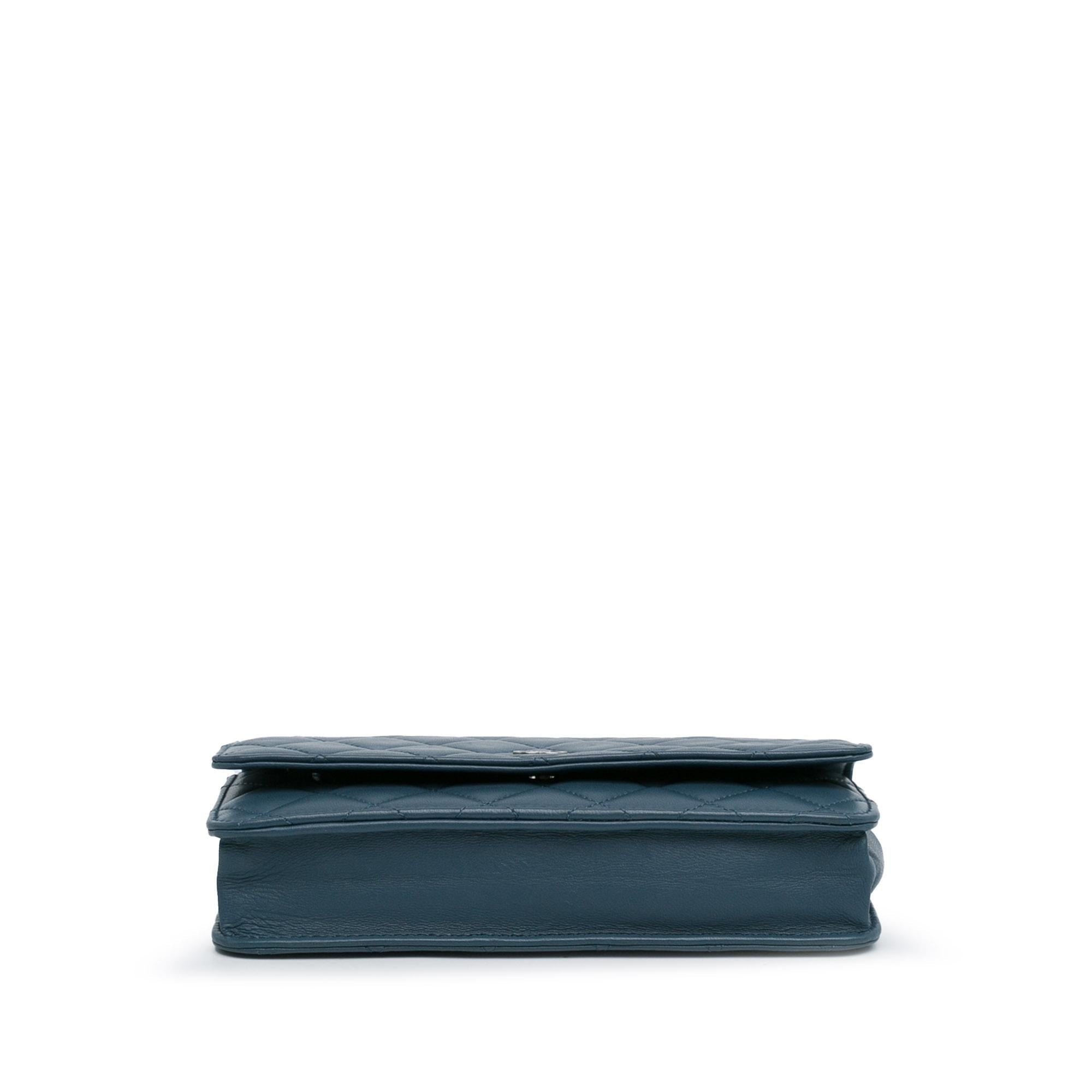 Chanel Classic Lambskin Wallet on Chain (SHG-fxeulc)