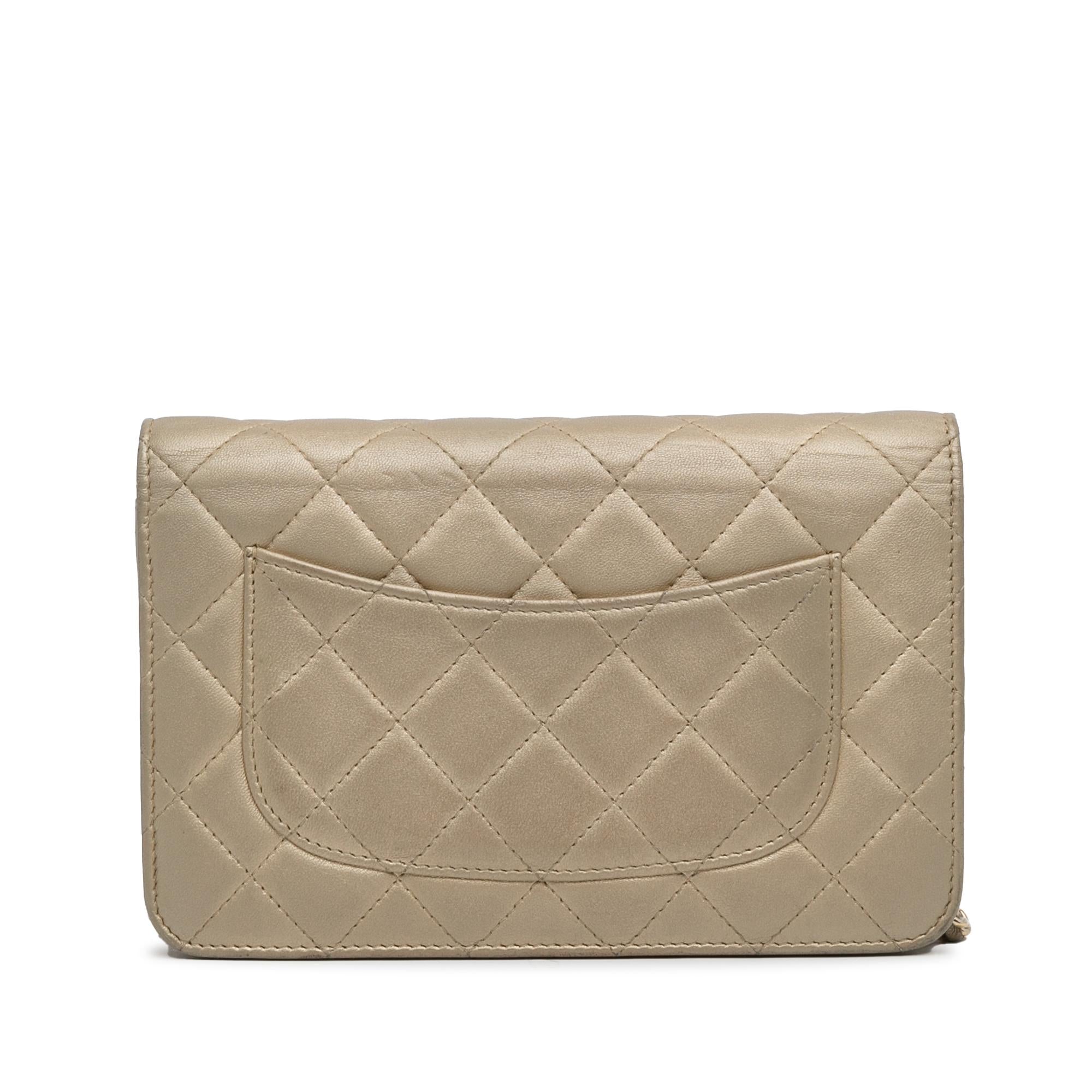 Chanel Classic Wallet on Chain (SHG-bvhl0Q)