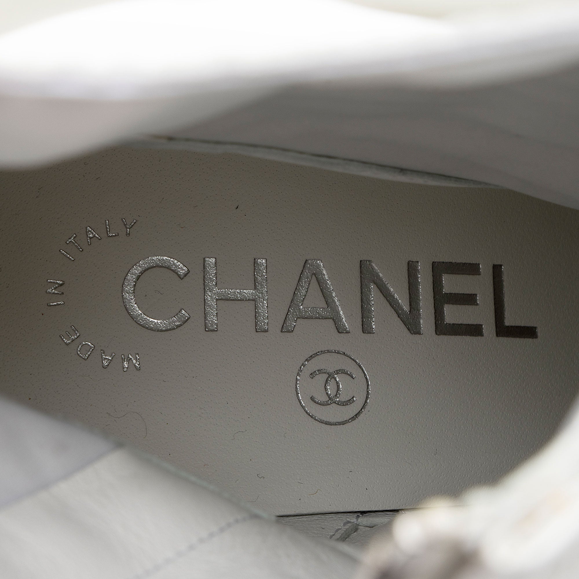 Chanel Crinkled Patent Leather CC Turnlock Cap Toe Boots - Size 8.5 / 38.5 (SHF-lpj5st)