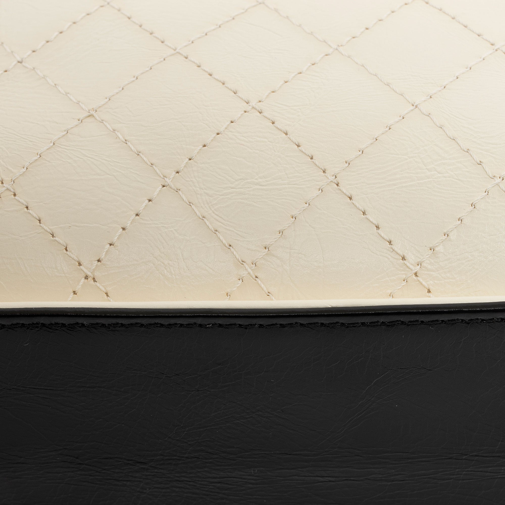 Chanel Crumpled Calfskin Mini Vanity Case Shoulder Bag (SHF-7tQCRo)