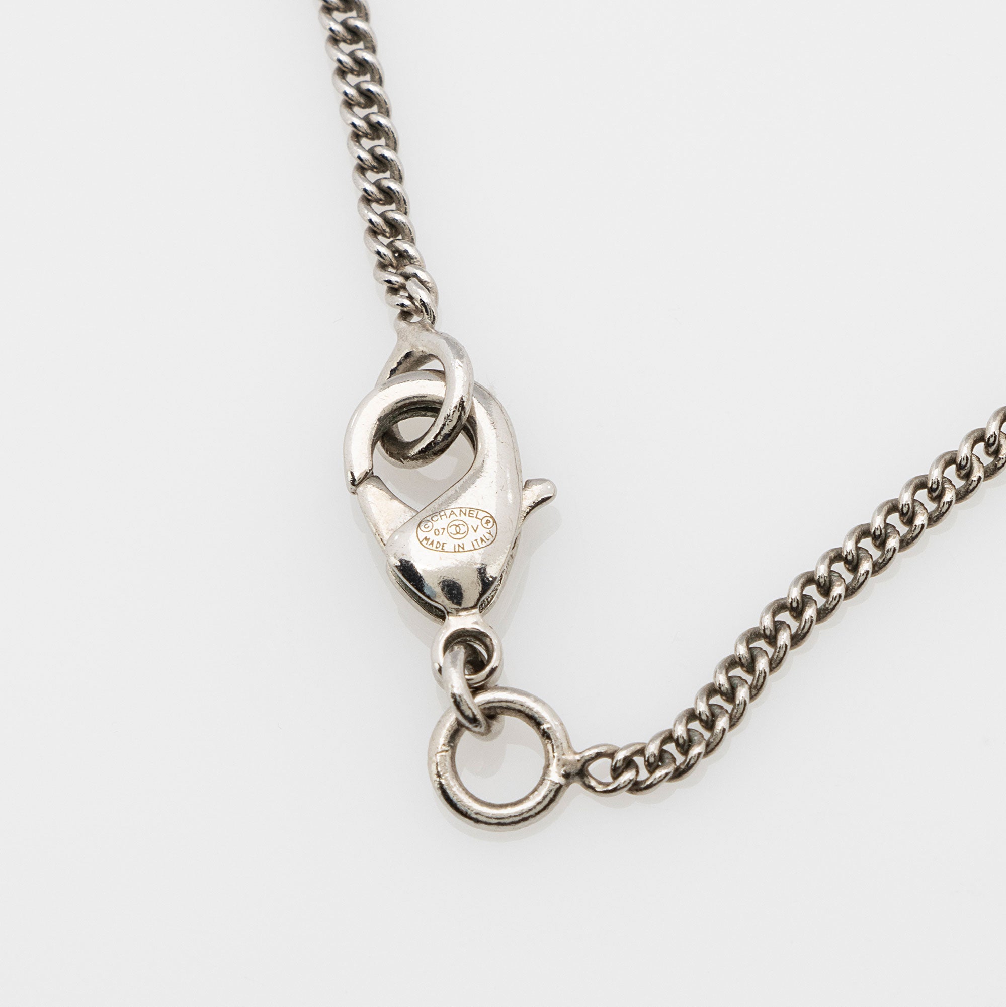 Chanel Crystal CC Pendant Necklace (SHF-WHgrmS)
