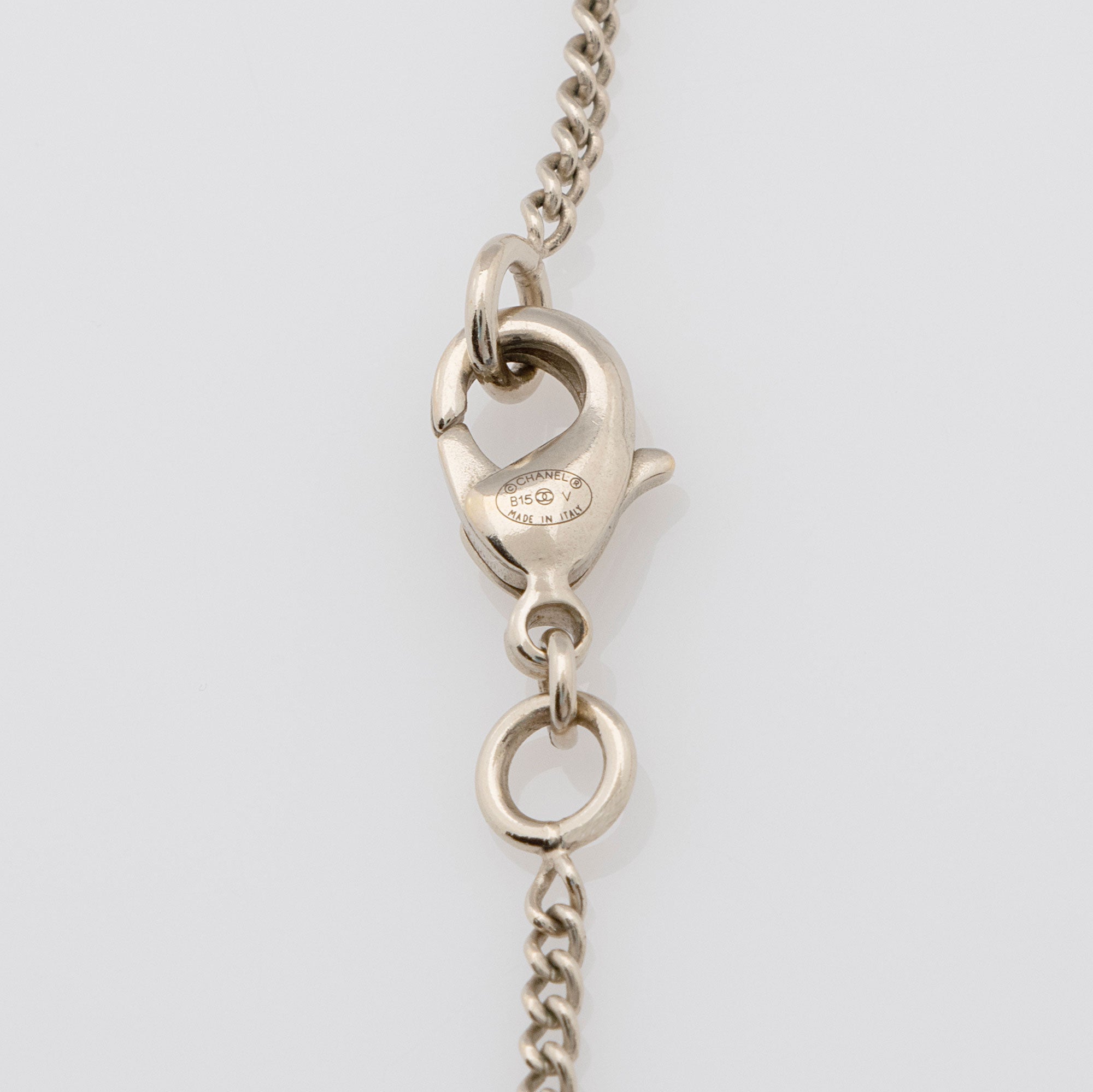 Chanel Crystal Pearl CC Necklace (SHF-RxHf2H)