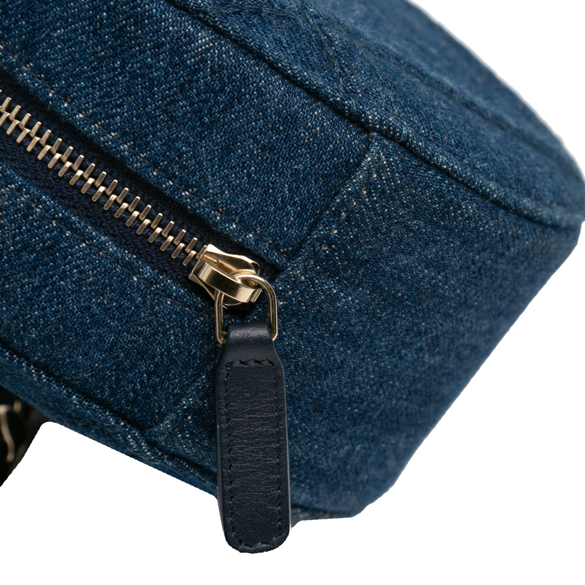 Chanel Denim 19 Round Clutch with Chain (SHG-A6jTXJ)