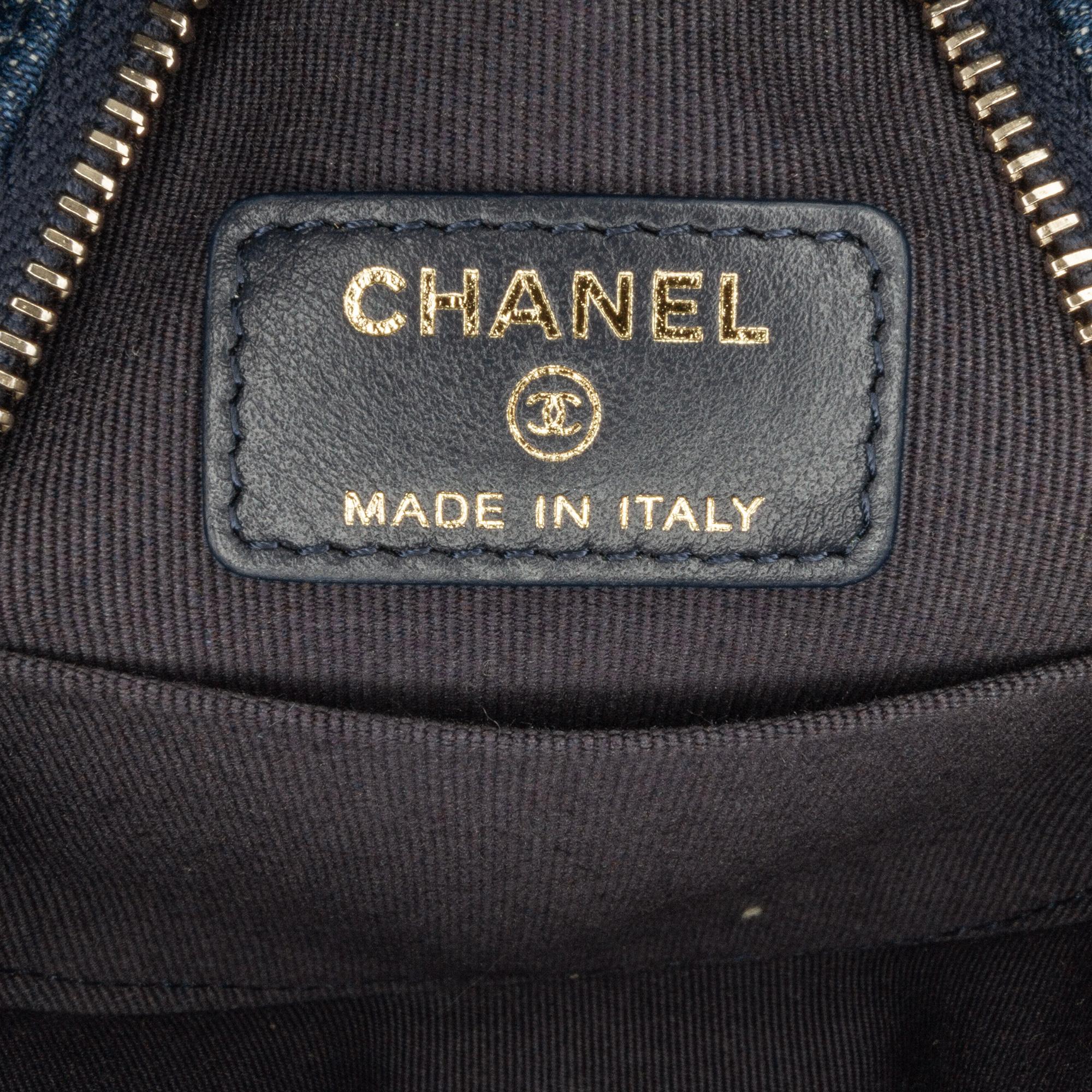 Chanel Denim 19 Round Clutch with Chain (SHG-fQ2FVc)