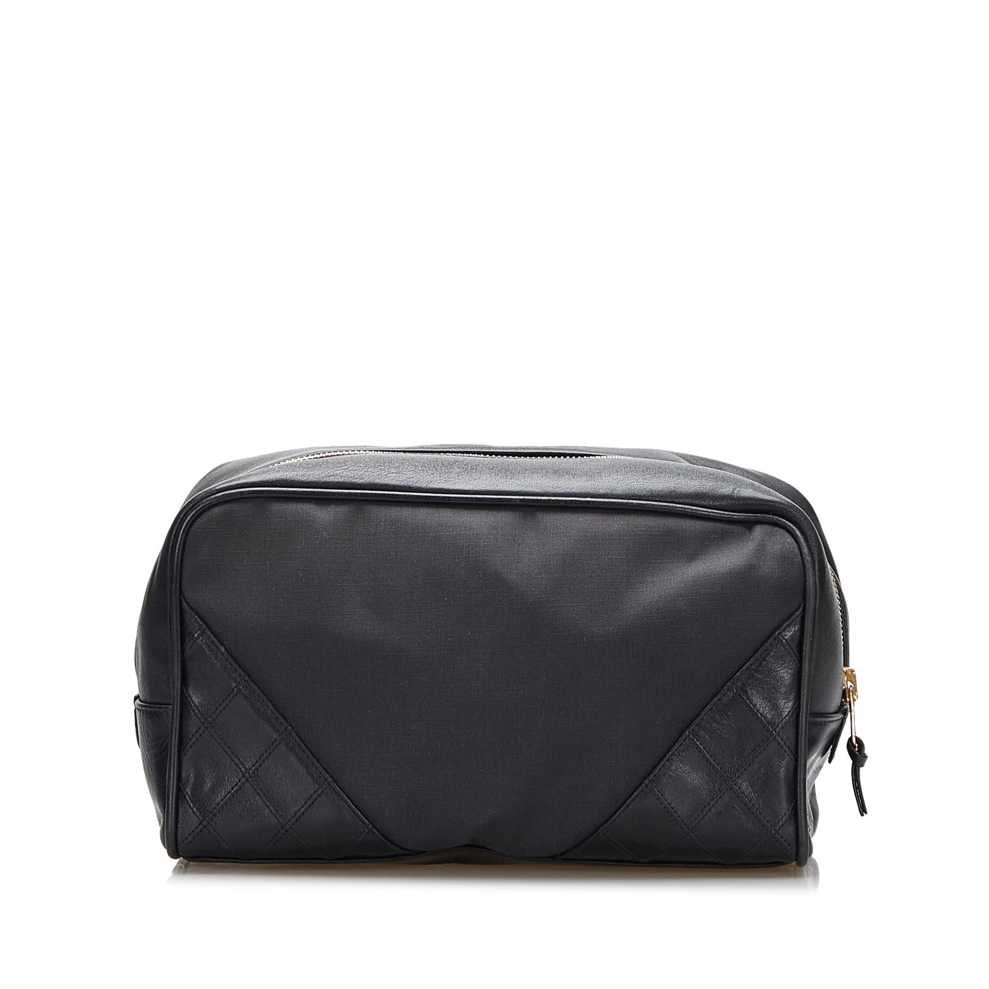 Chanel Diamond Stitch Pouch (SHG-7uj1q0)