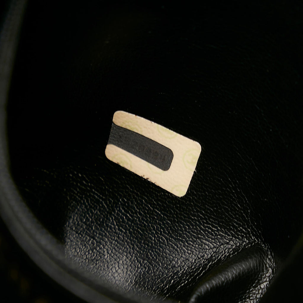 Chanel Diamond Stitch Pouch (SHG-7uj1q0)