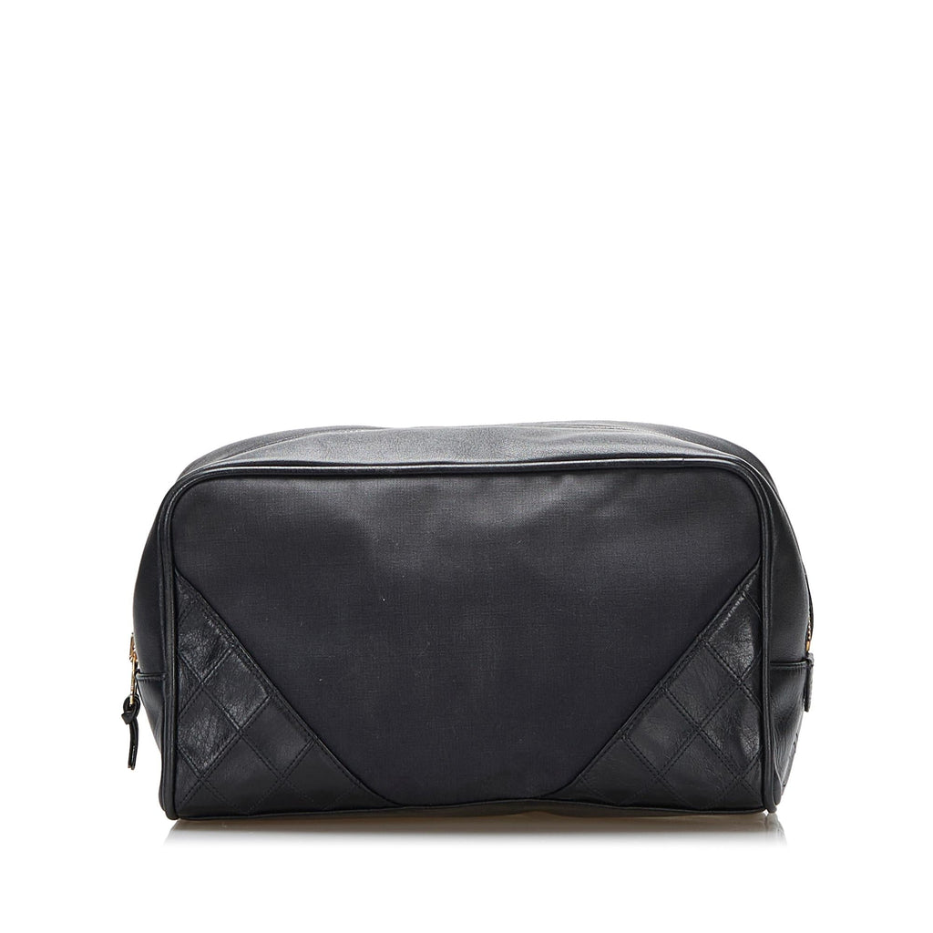 Chanel Diamond Stitch Pouch (SHG-7uj1q0)