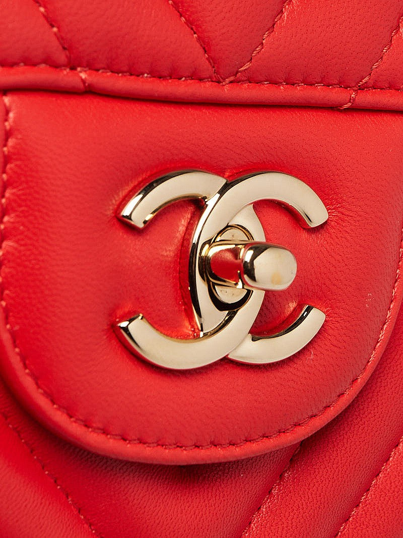 CHANEL Lambskin Chevron Quilted Medium Double Flap