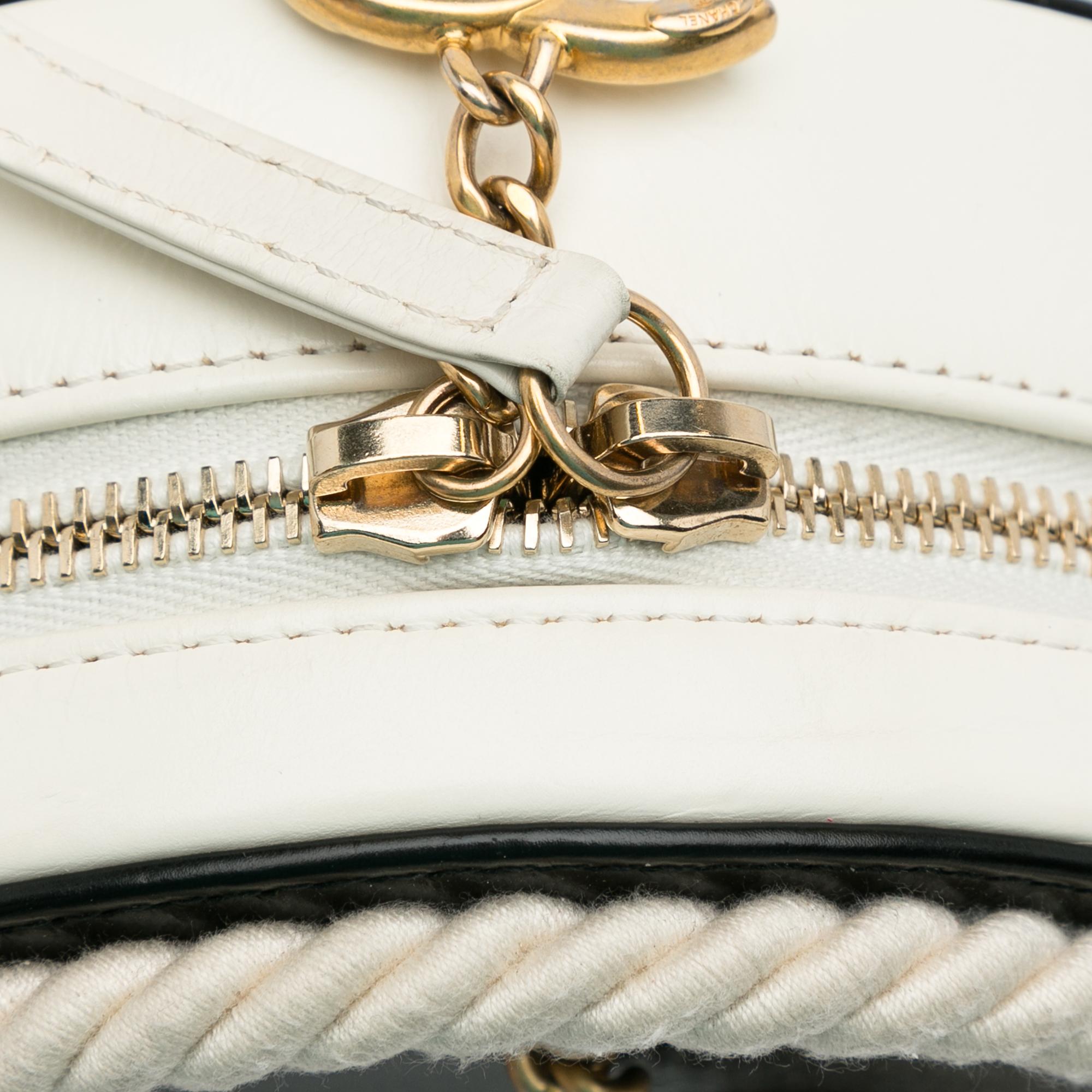 Chanel En Vogue Round Bag (SHG-CJGmNP)