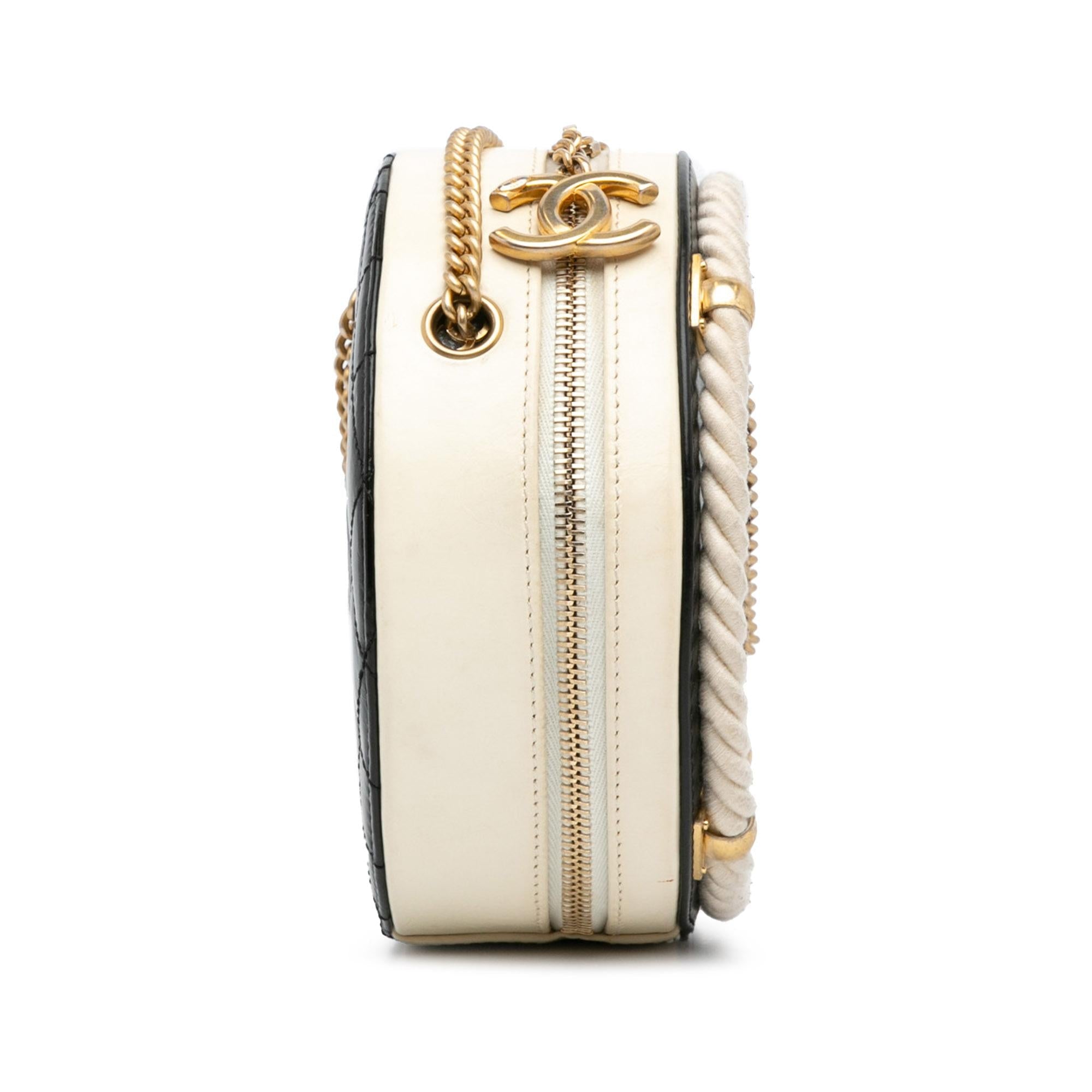 Chanel En Vogue Round Bag (SHG-VNtj2S)