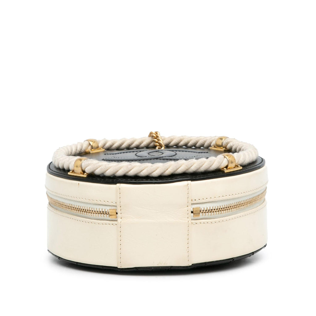 Chanel En Vogue Round Bag (SHG-VNtj2S)