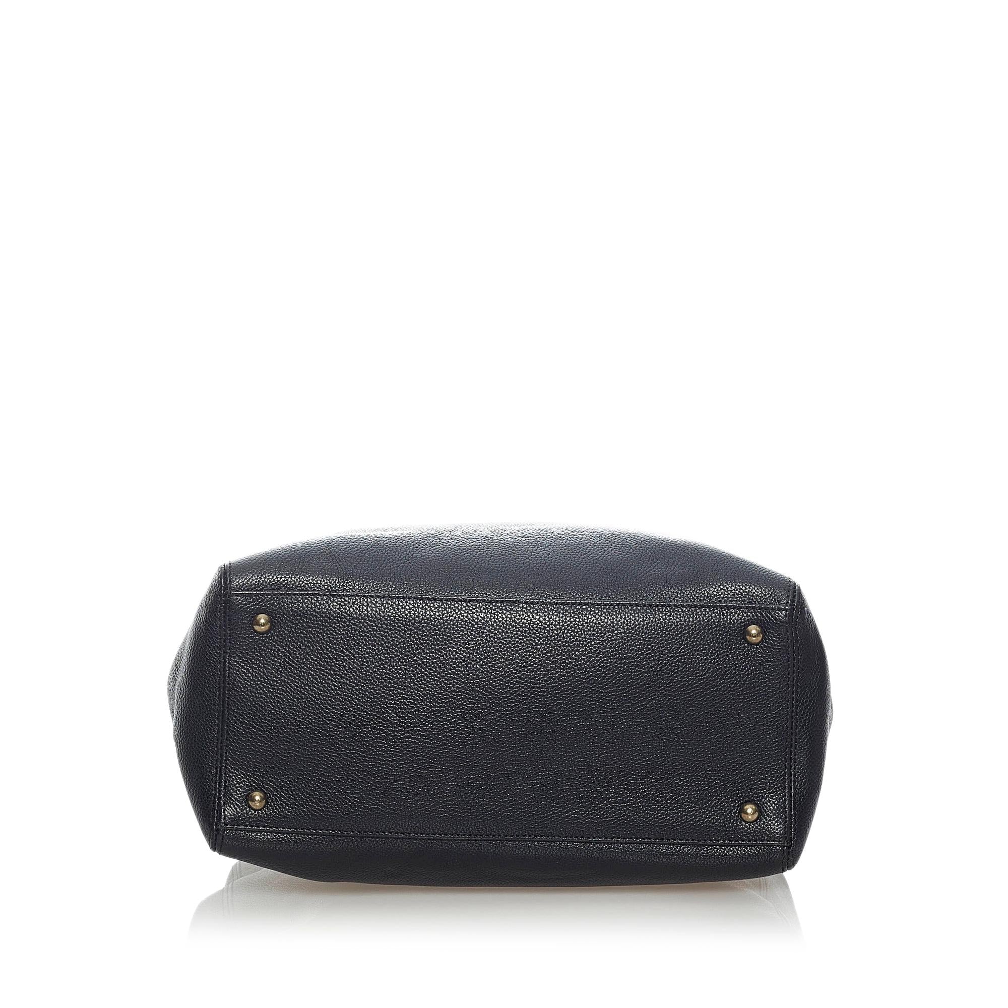Chanel Executive Cerf Leather Handbag (SHG-33477)