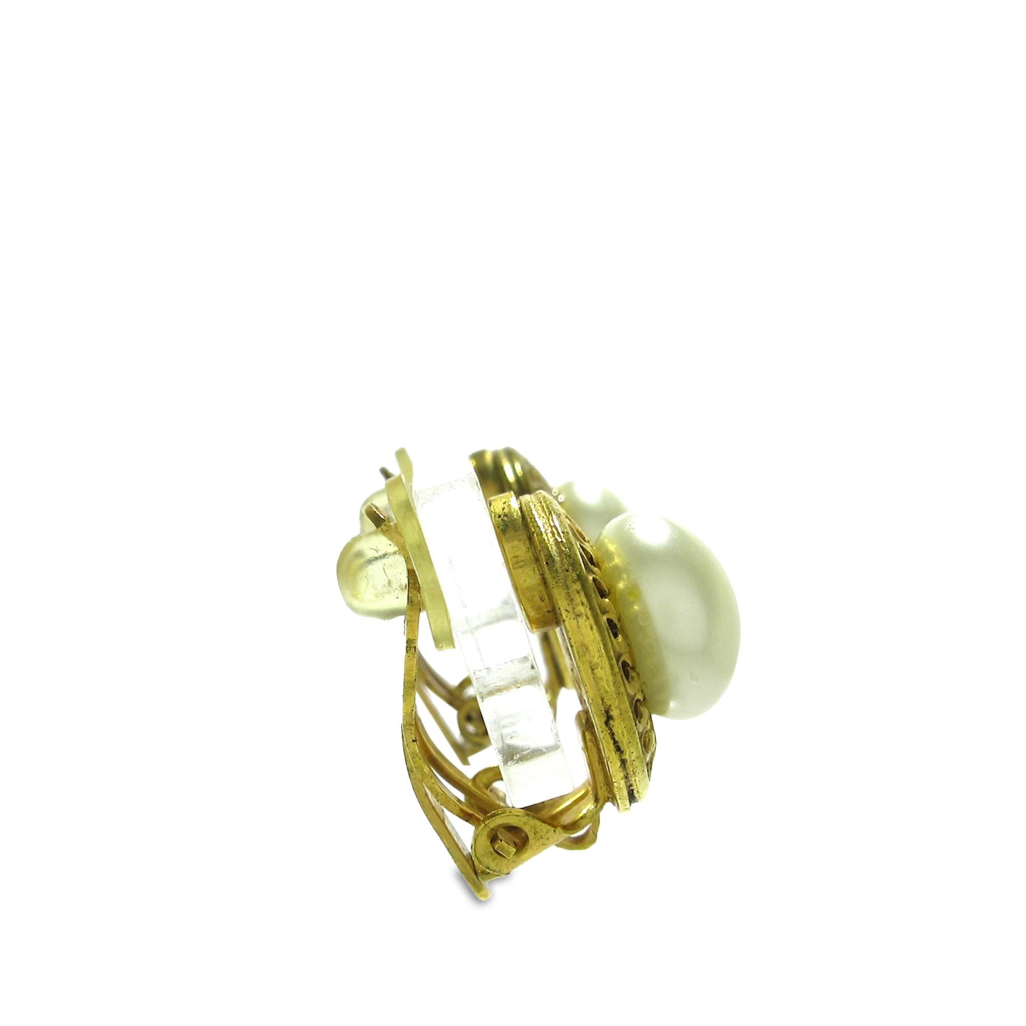 Chanel Faux Pearl Clip On Earrings (SHG-ugoORM)